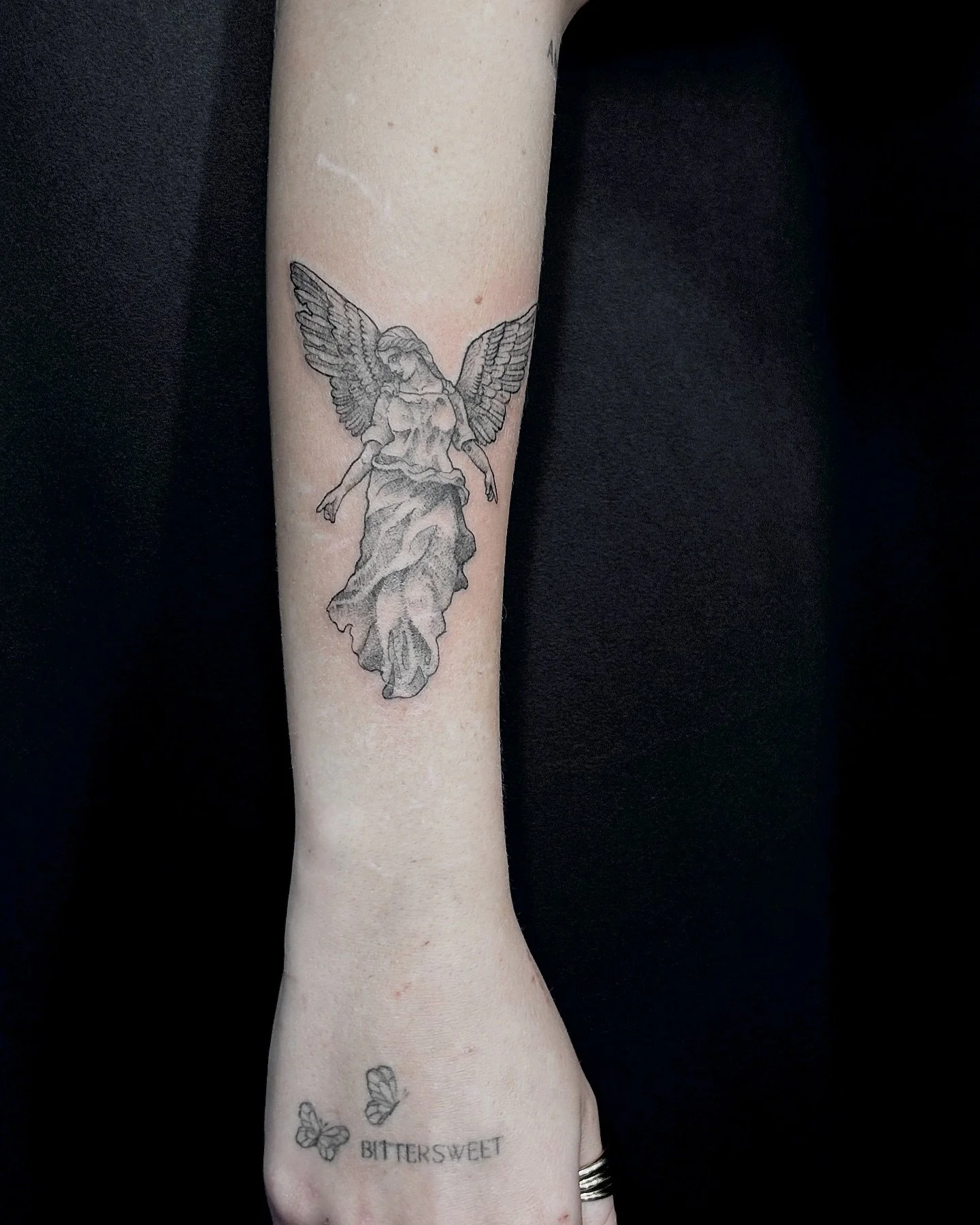 👼 

#tattoo #inked #tattooed #tattooartist #tattoodesign #portrait #portraittattoo #quebectattooshops #quebectattoo #eikon #eikontattoo #flashtattoo #flash #tattooidea #tinytattoo #blackminimaltattoo