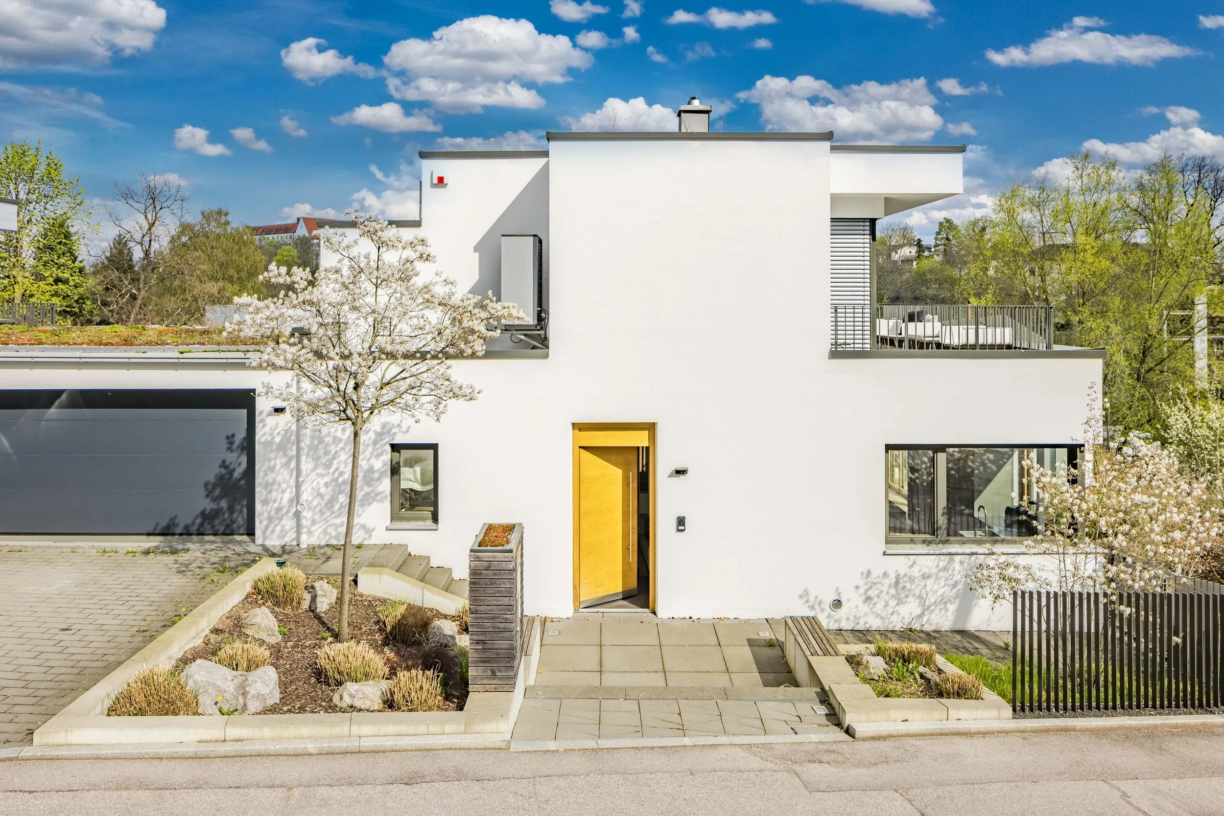 MODERN ICON FOR FAMILY LIVING, 82319 STARNBERG
