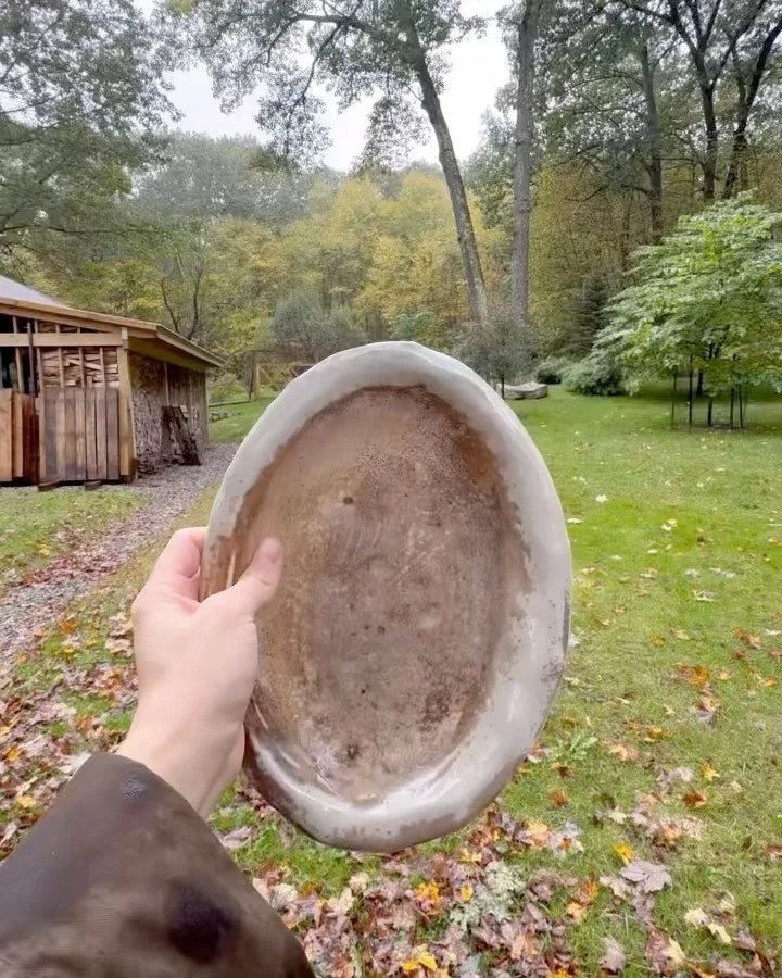 Some pieces from the last woodfiring of the year. I mostly experimented this time around and single fired (2) or raw glazed (1). The platter with the shells was fired raw and without any glaze so the effects are purely from the ash and woodfiring. Ca