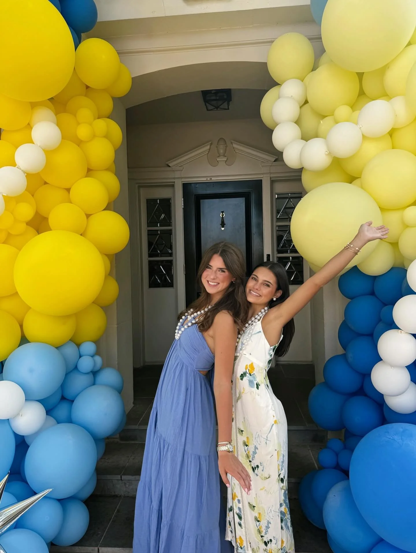 Blink and you go from running home to being the one the New Members are running to! @_gracecolemann congrats on your first year recruiting and a great new DDD class in Austin! 💛💙💛