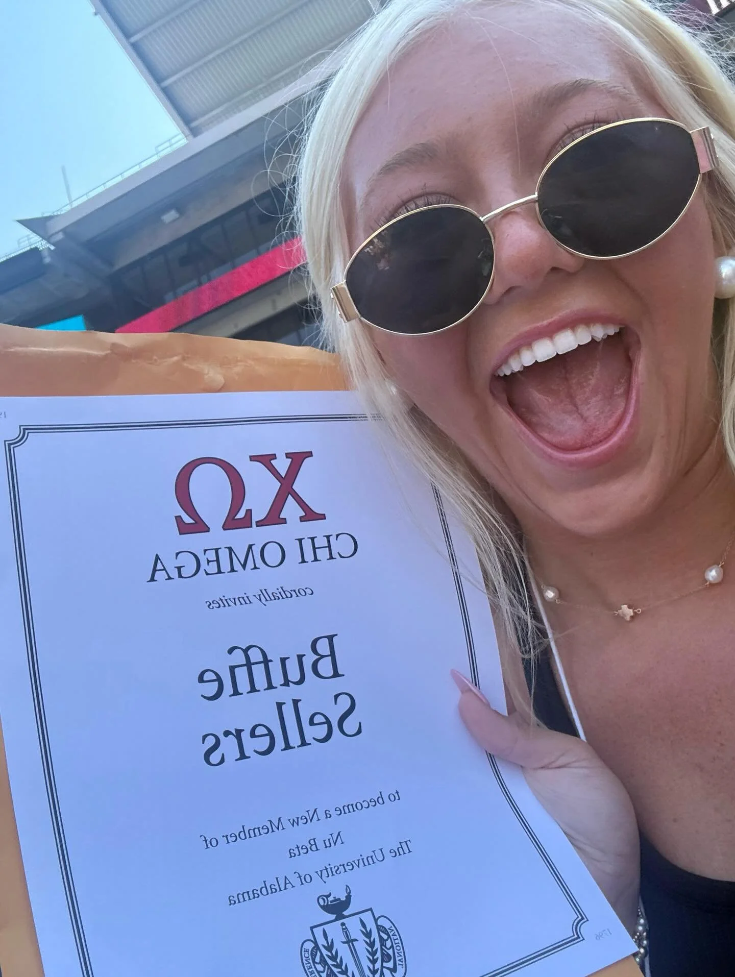 @buffie_sellers You&rsquo;re one cutie hootie! 
❤️💛 @uachiomega She chose wisely 🦉
Letters Found!!