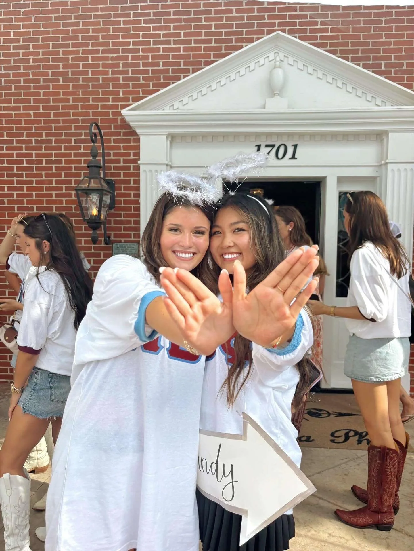 This angel followed her arrow and got her wings! @oupiphi Letters Found!!! 😇 Congratulations @paigemdonovan you look great with a halo! 🎉