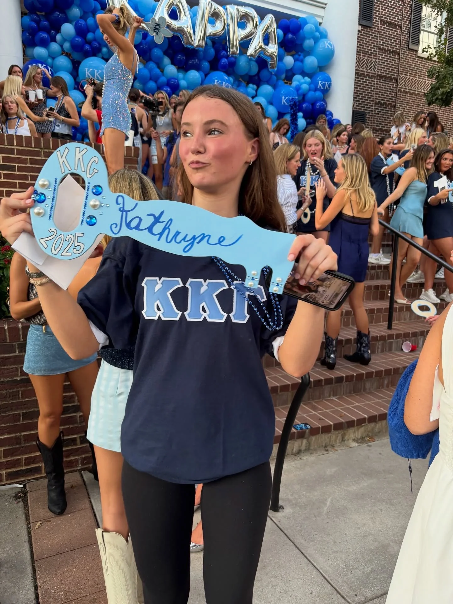 Blue looks good on you, Kathryn! 💙🩵🗝️ @kappakappainstagamma