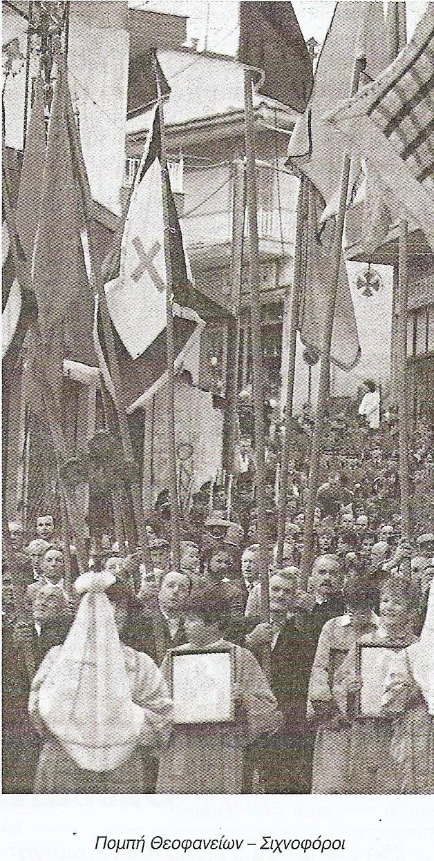 Η πομπή των σίχνων κατεβαίνει τον κεντρικό δρόμο