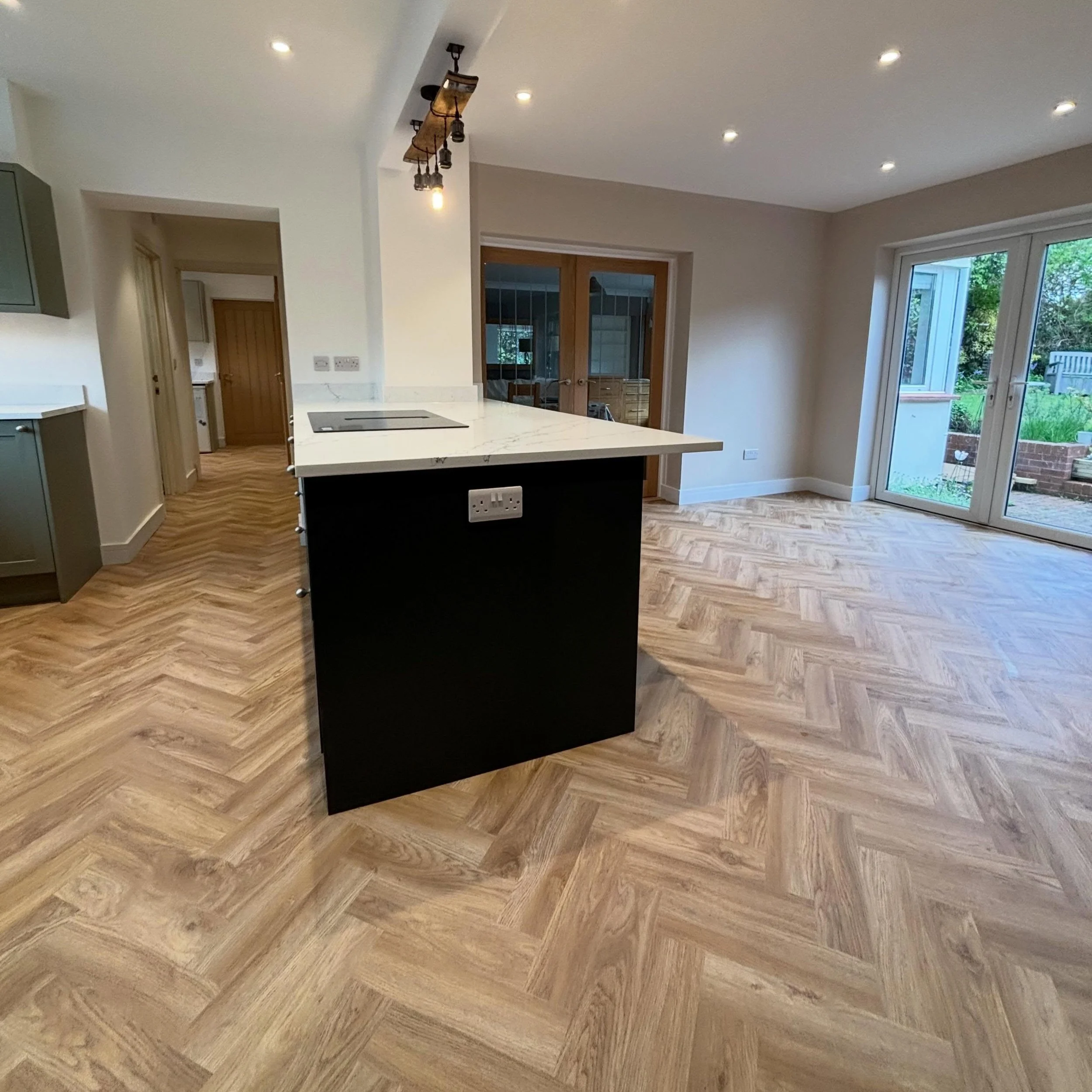 We have been super busy working on some of our biggest projects to date whilst still fitting beautiful floors in domestic property&rsquo;s. Another stunning herringbone floor installed recently 👌🏼