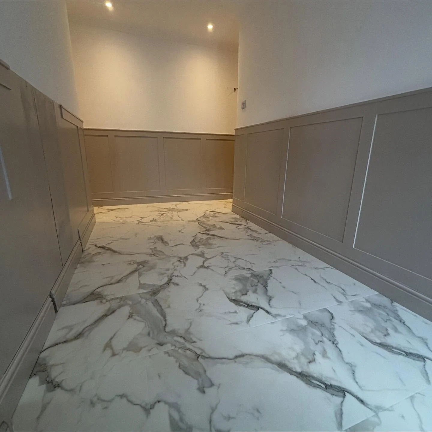Another karndean art select design floor fitted in this big open hall.

Design - Calacatta d&rsquo;Oro