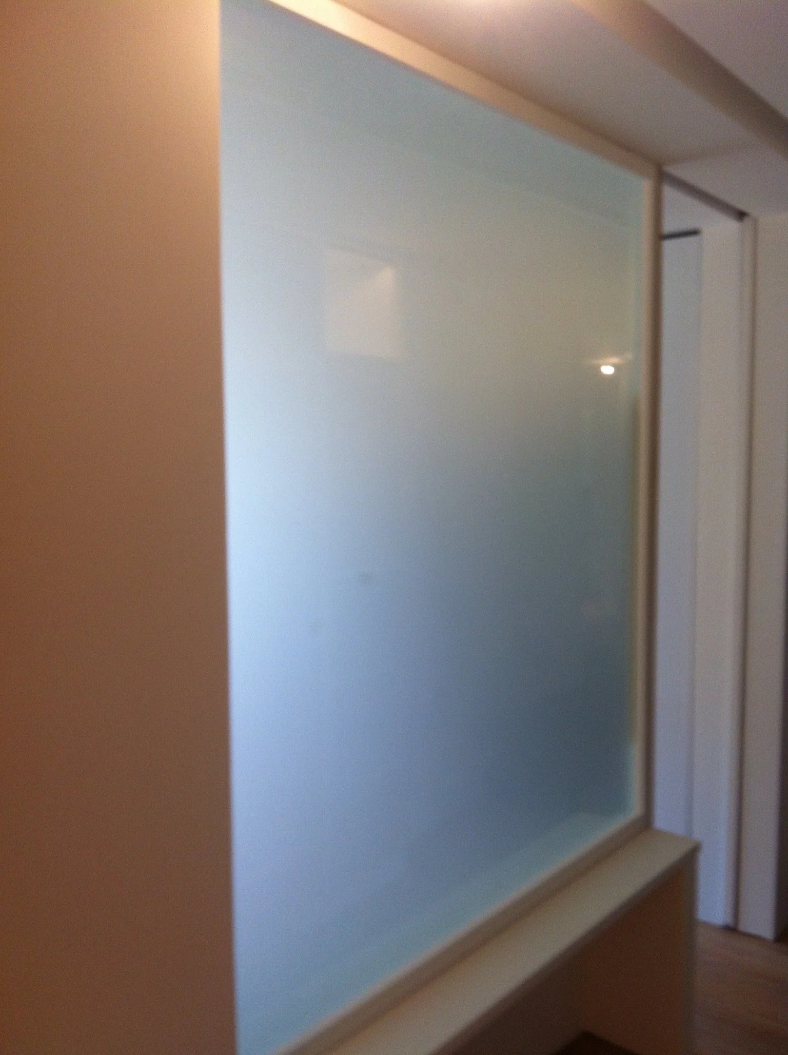 Espace design avec cloison vitrée