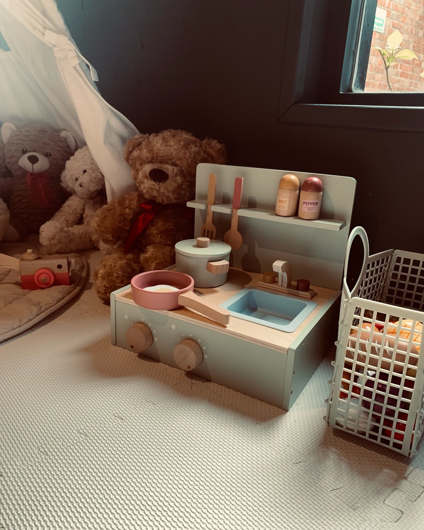 Our new mini kitchen! With more coming soon! ⁣
⁣
Available with our birthday and wedding play area packages 🤍⁣
⁣
📍 North Herts/South Beds/St Albans⁣
⁣
⁣
⁣
⁣
⁣
#hitchinparents #harpendenparents #lutonparents #hitchinmums #lutonmums #harpendenmums #h