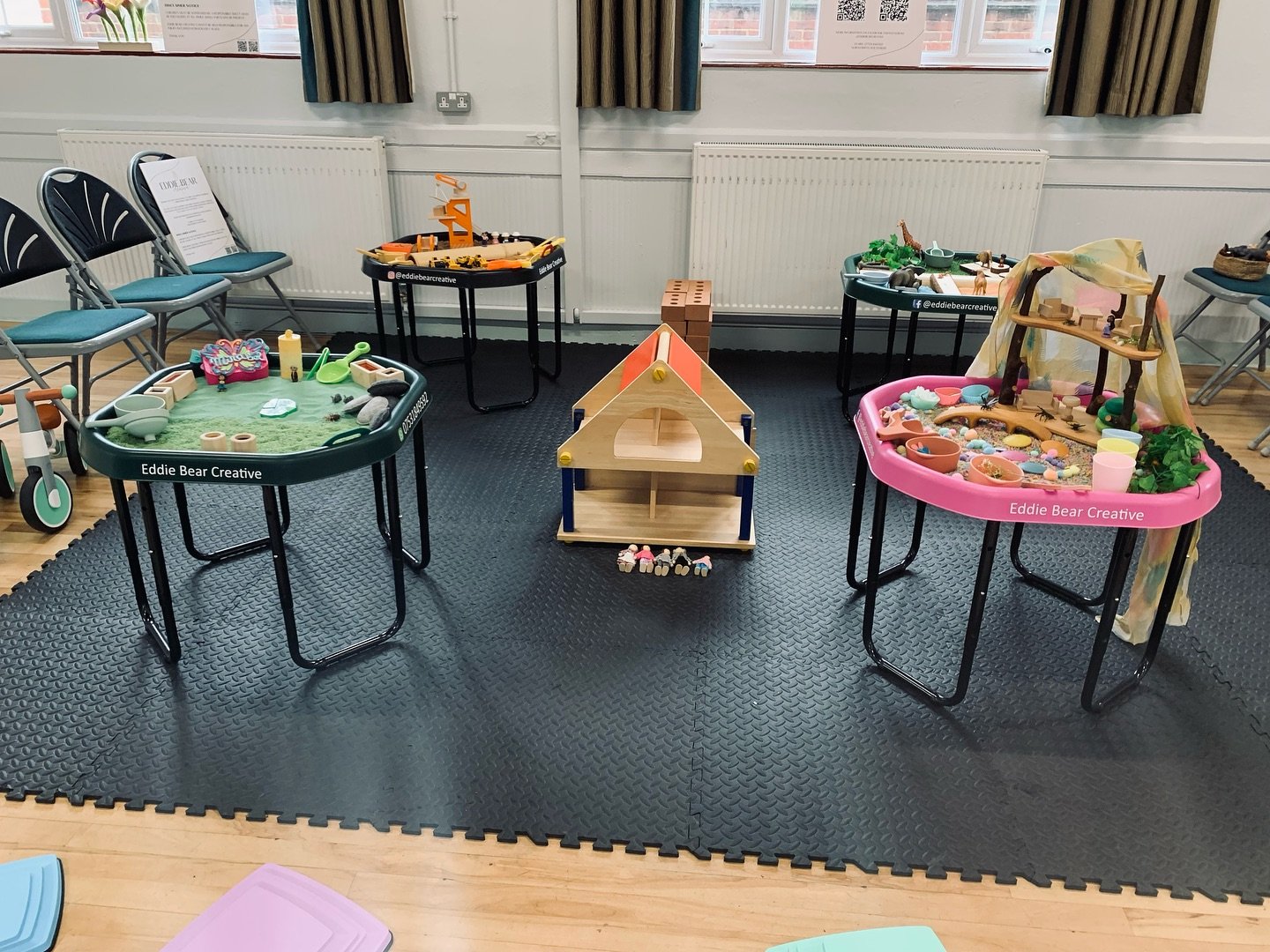 Messy play parties (that aren&rsquo;t too messy!) ☀️⁣
⁣
Don&rsquo;t forget we don&rsquo;t just offer beautiful Scandi themed play areas with a range of wooden toys. We also offer just as beautiful tuff tray hire messy play, full of imagination!⁣
⁣
Wi
