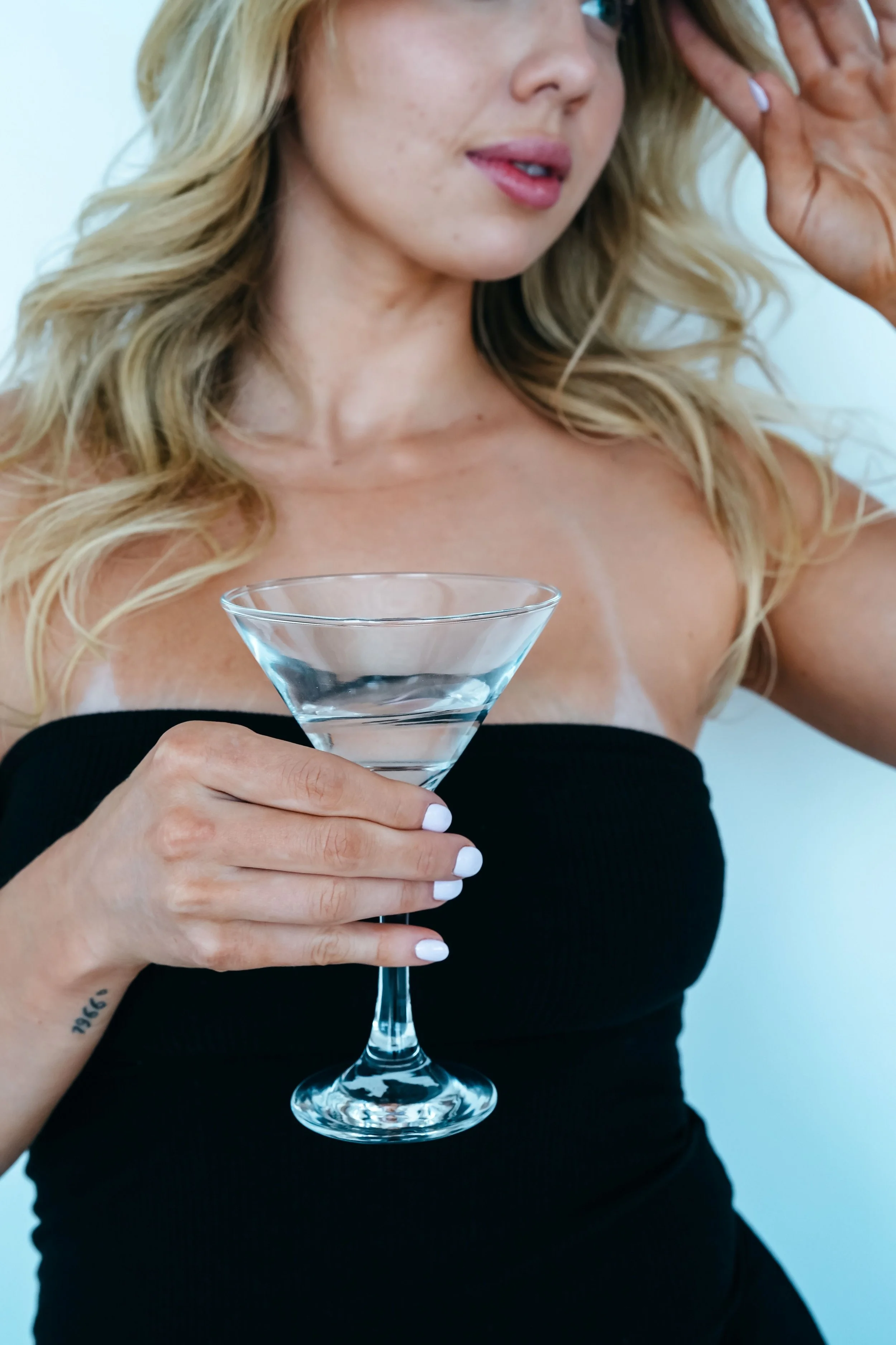 The Elegance of a Clear Spray Tan: A Luxurious Glow for Sensitive Skin & Special Moments