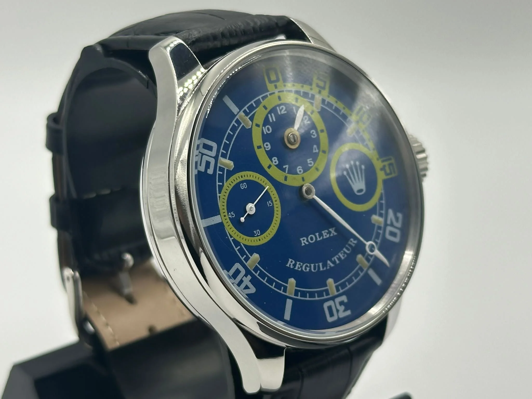 Superb men's 1920's Rolex lever regulator wrist watch, with stunning dial.