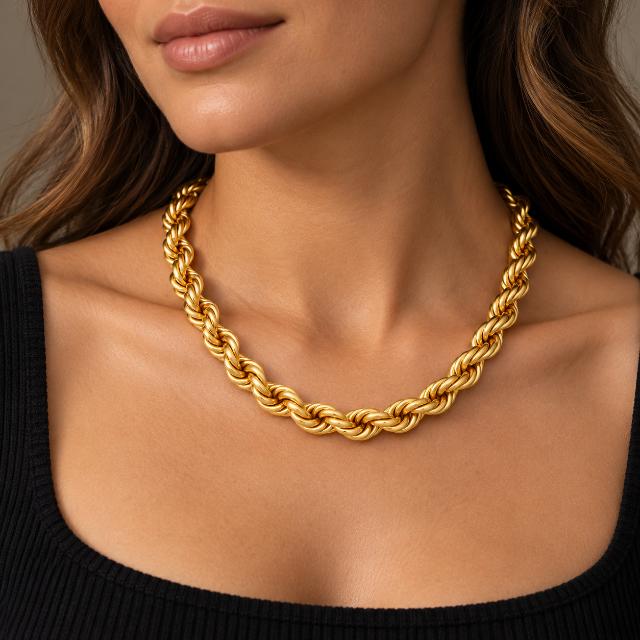 Woman wearing the yellow gold Rope Link Necklace