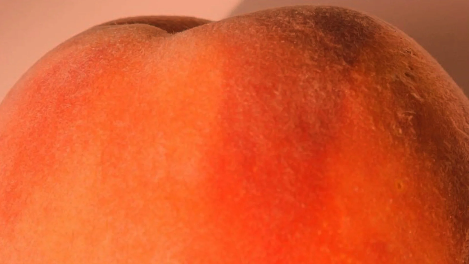 Close up of a peach, showing fuzzy texture, representing TheCheekyClean Lifestyle Detox Course.