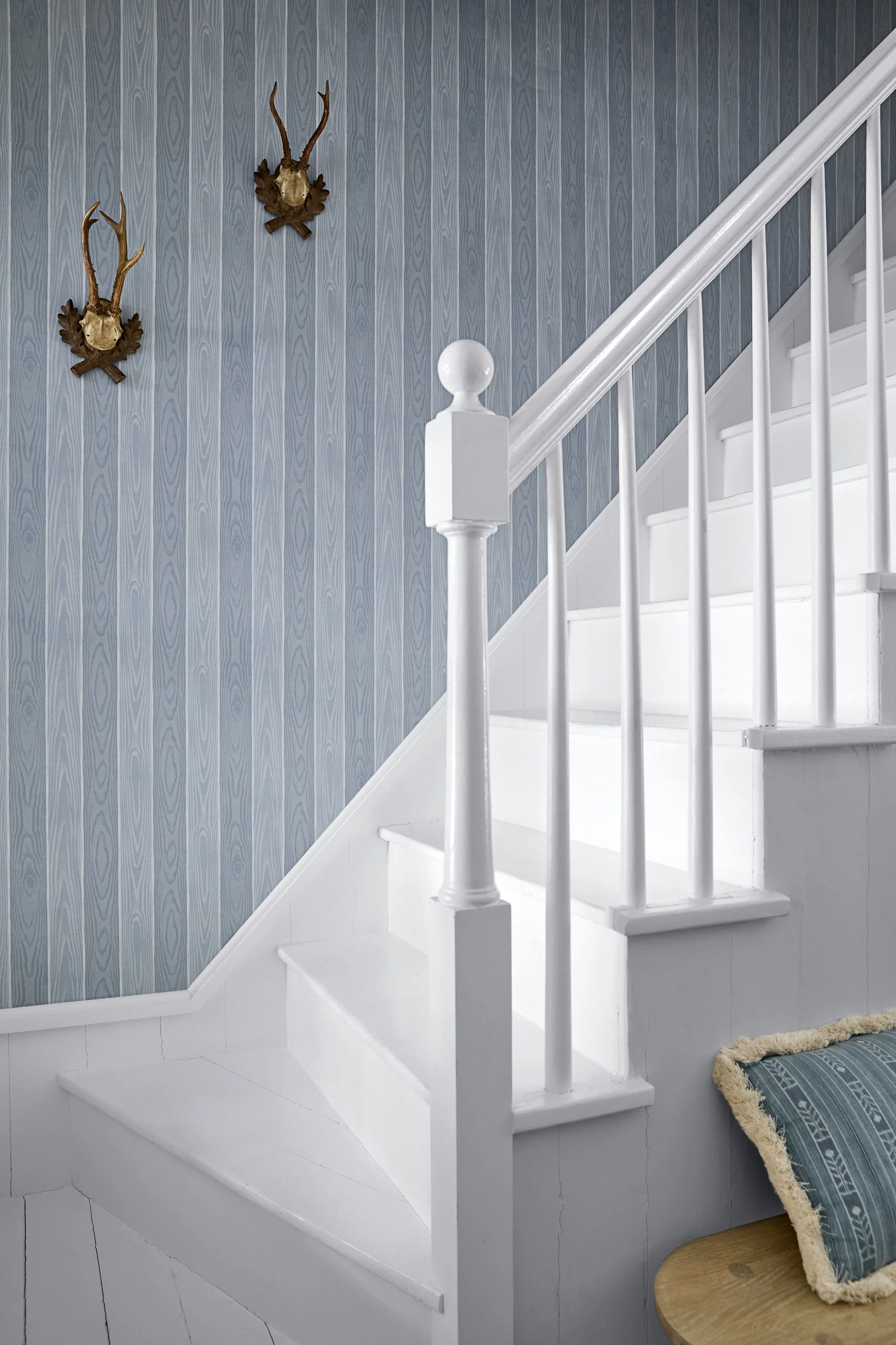 145756_ROOMSET_Moire_Faux_Bois_Sky_Highcliffe Rock_Stairs_01.jpg