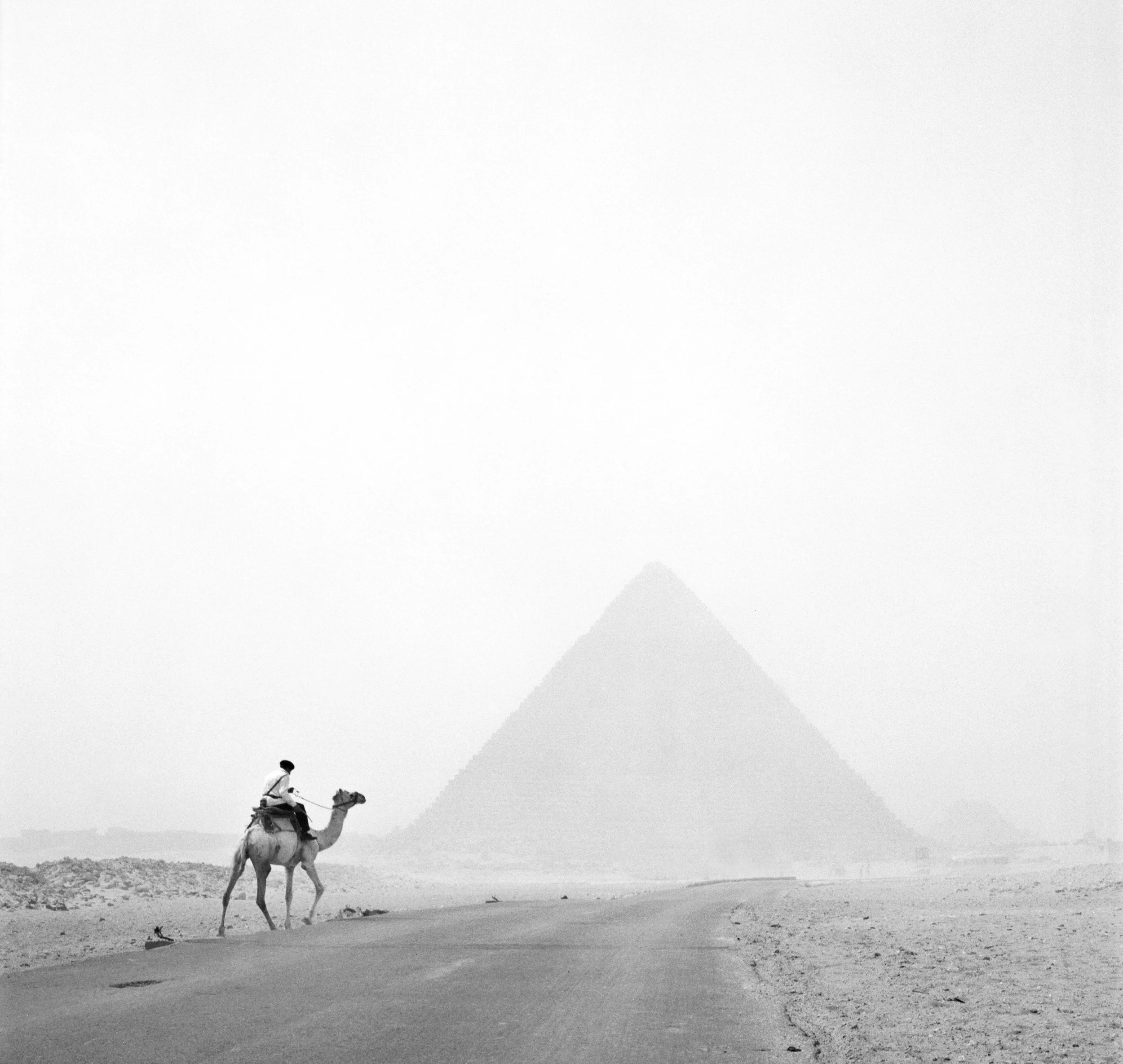 Antola-More-egypt-egypt_pyramid-bw.jpg