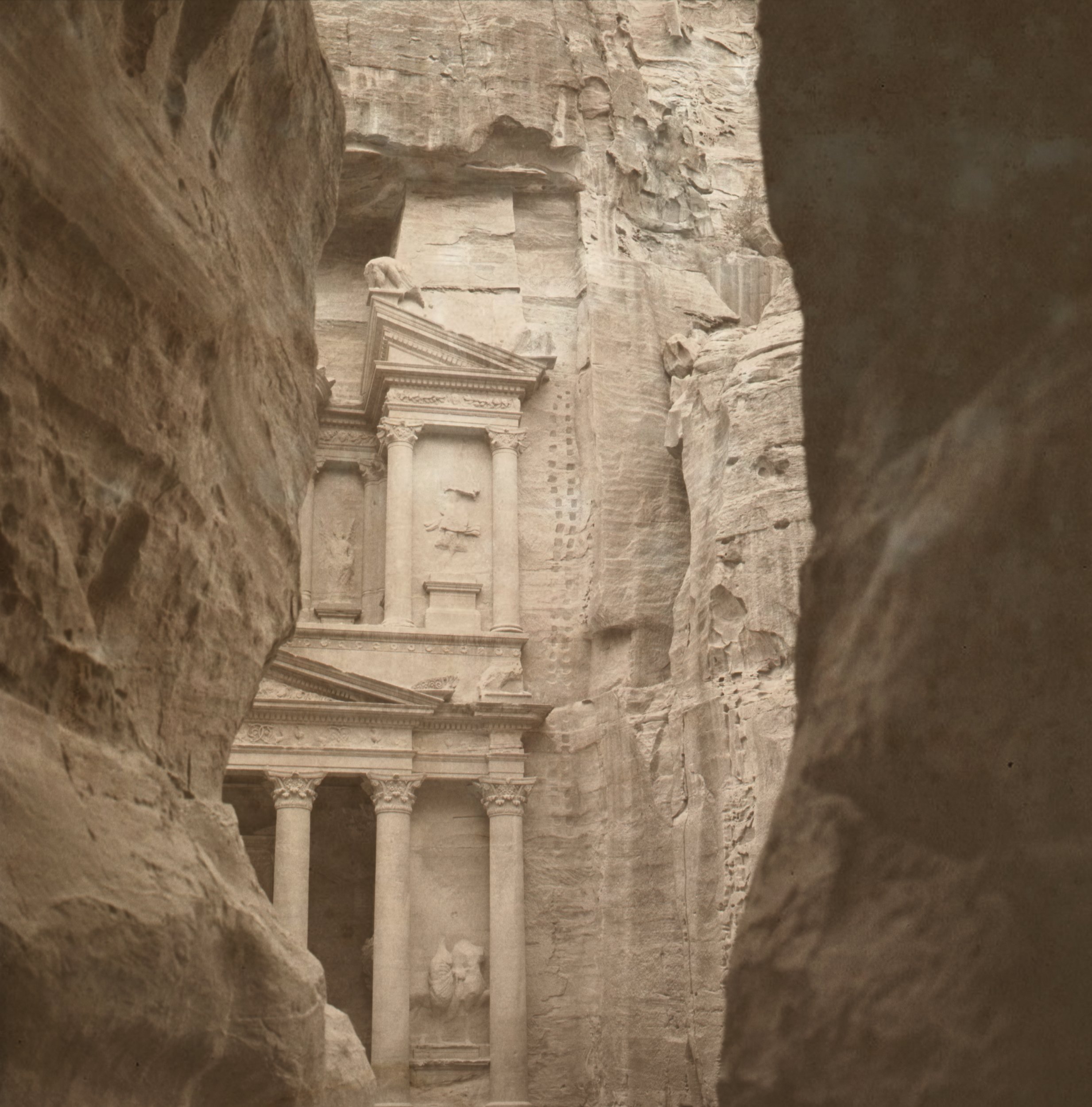 Petra_BW.jpg