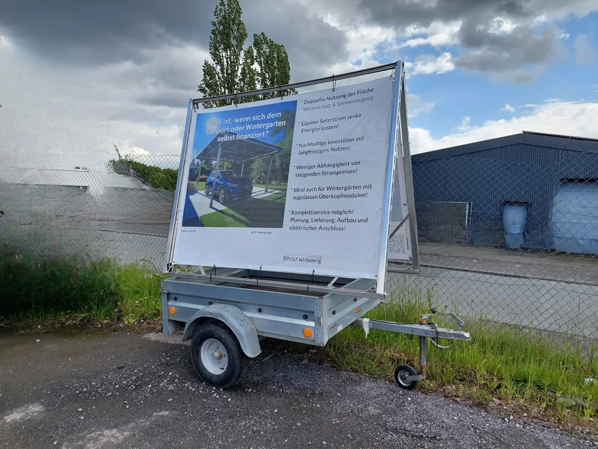 Werbeanhänger / Plakatanhänger in Arnsberg, Soest, Meschede mieten. Deine Werbung sichtbar für alle auf der Straße.