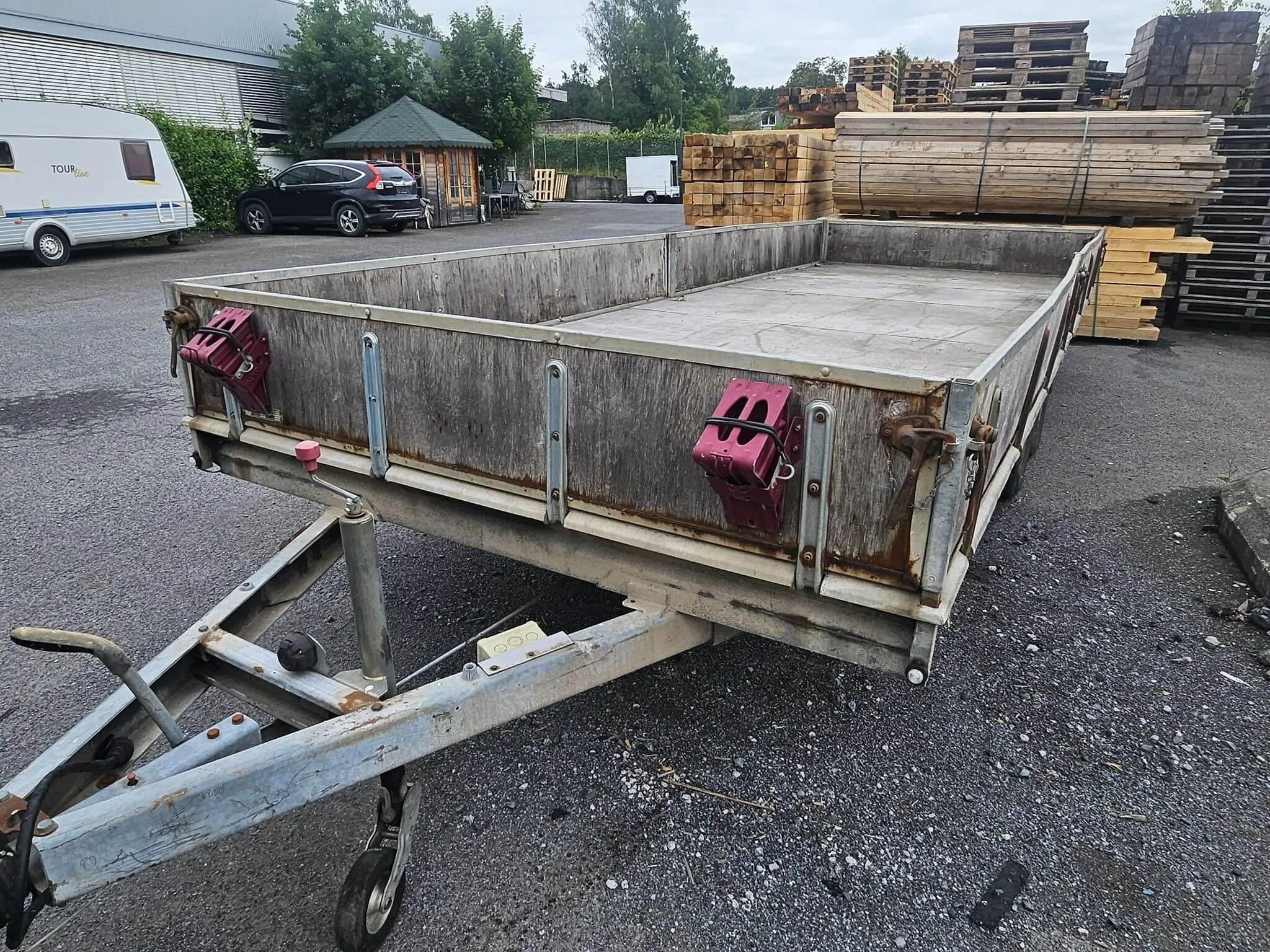 Anhänger extralang mieten günstig in Arnsberg. Trailer 6 Meter mieten in Arnsberg günstig. Anhänger Lang mieten. Trailer für lange Materialien.