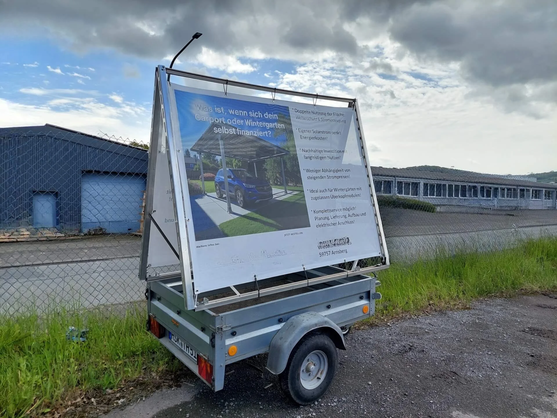 Werbeanhänger / Plakatanhänger in Arnsberg, Soest, Meschede mieten. Deine Werbung sichtbar für alle auf der Straße.