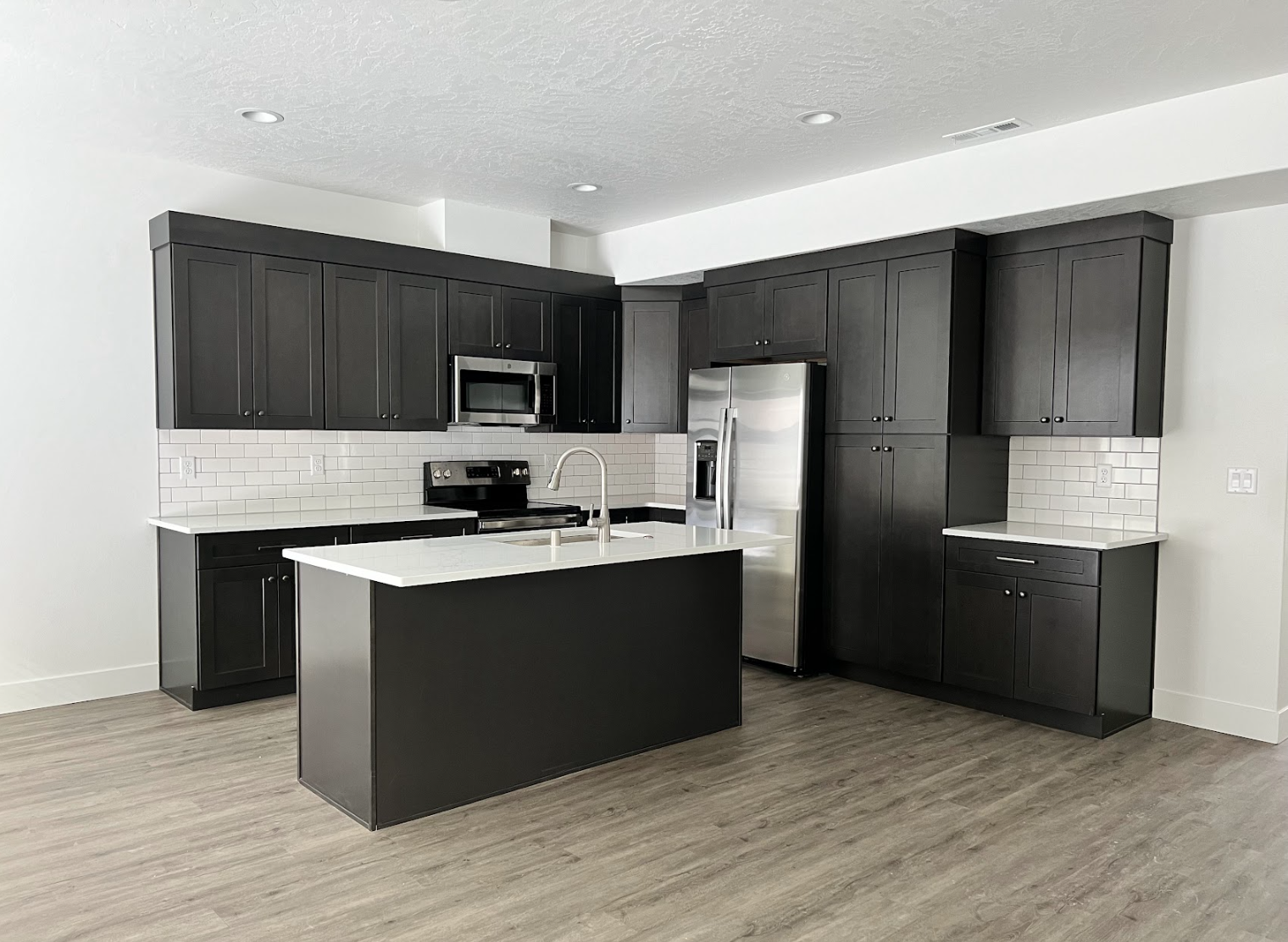 Slate shaker cabients for the townhomes project in Kennewick WA daylight.png