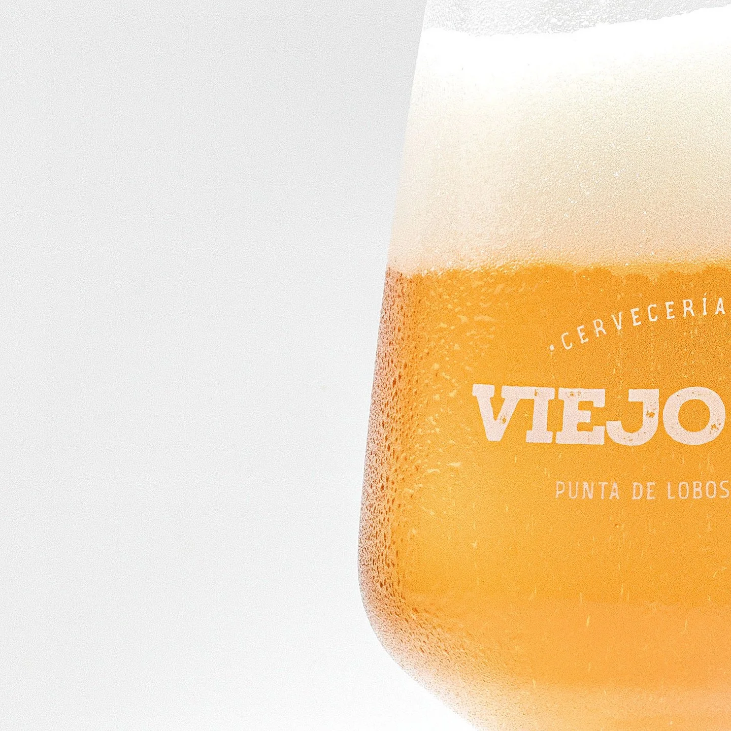 La cerveza tiene la magia de unir a las personas de distintas maneras: para algunos es el descubrimiento de aromas y sabores, para otros, la compa&ntilde;&iacute;a que tienen al lado y una buena conversaci&oacute;n. Lo cierto es que cada sorbo se tra