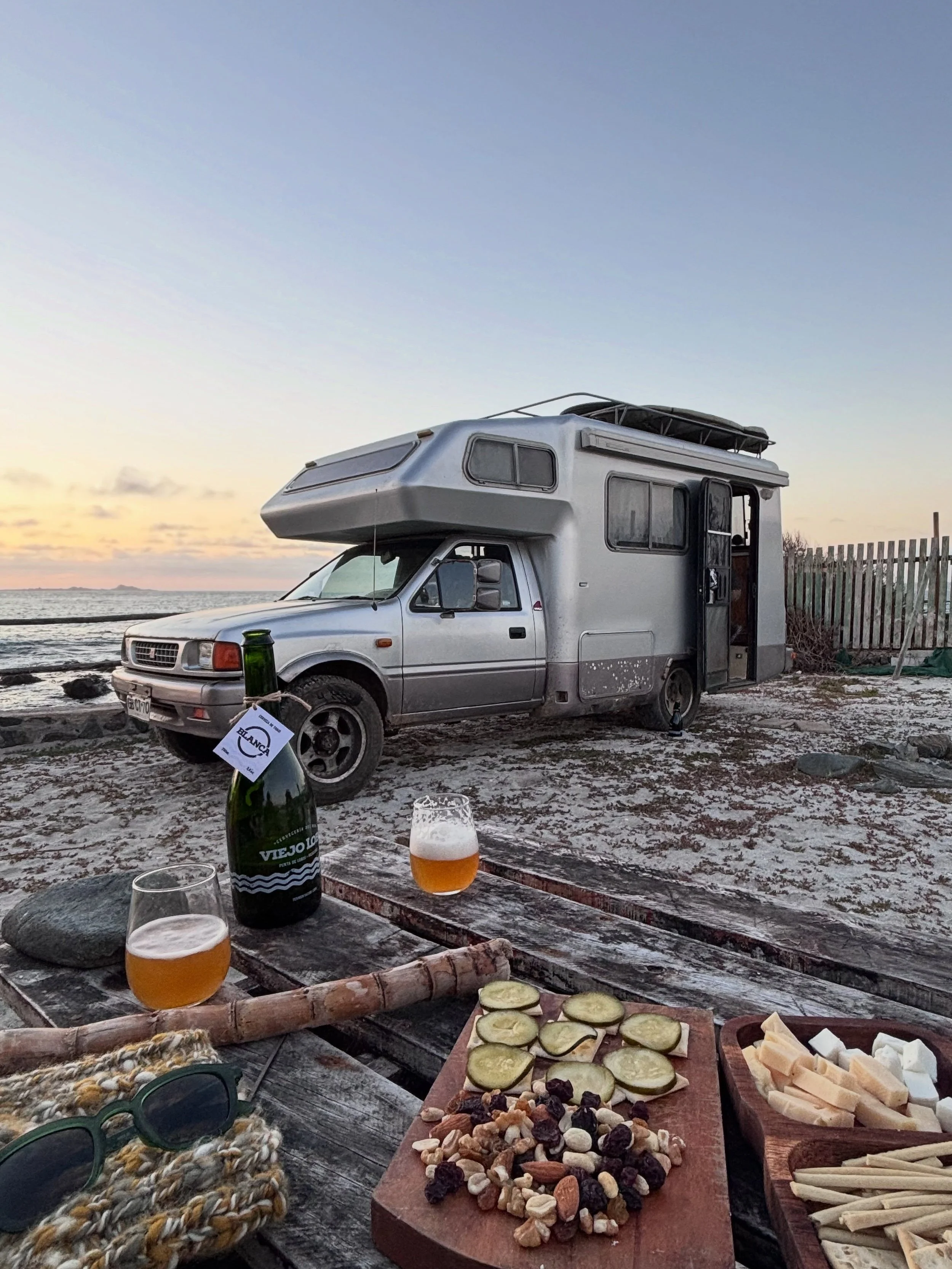 Kil&oacute;metros de libertad, naturaleza sin l&iacute;mites, caminos por descubrir y cervezas que saben mejor al aire libre. Al final, de eso se trata. 🍻🌊🌱🌼

#Esp&iacute;rituLibre #ViejoLobo #PorMasAventuras #CervezaArtesanalPremium