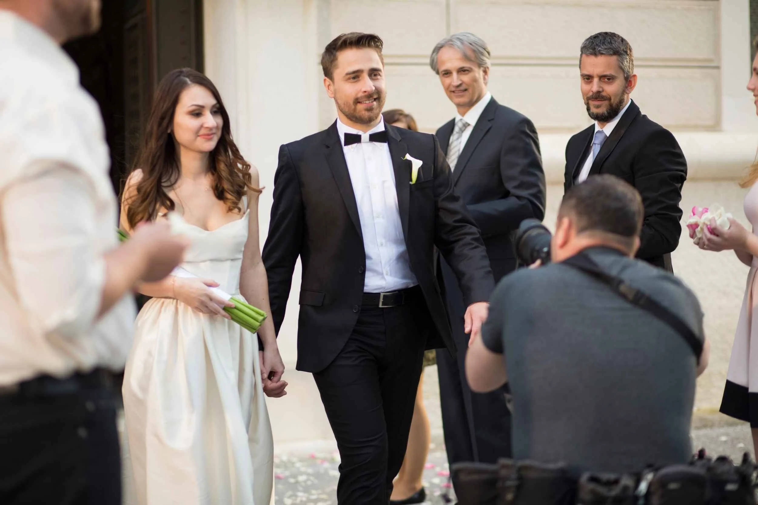 How to Choose a Wedding Photographer and Videographer: The Ultimate Guide