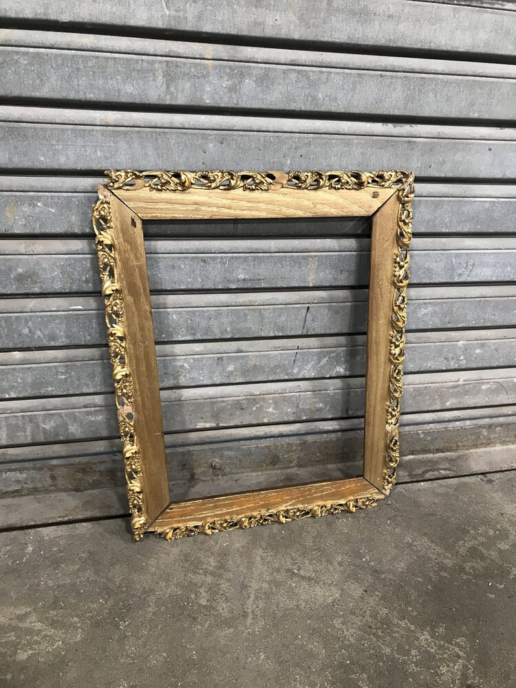 DF070 Ornate Gold Wooden Frame