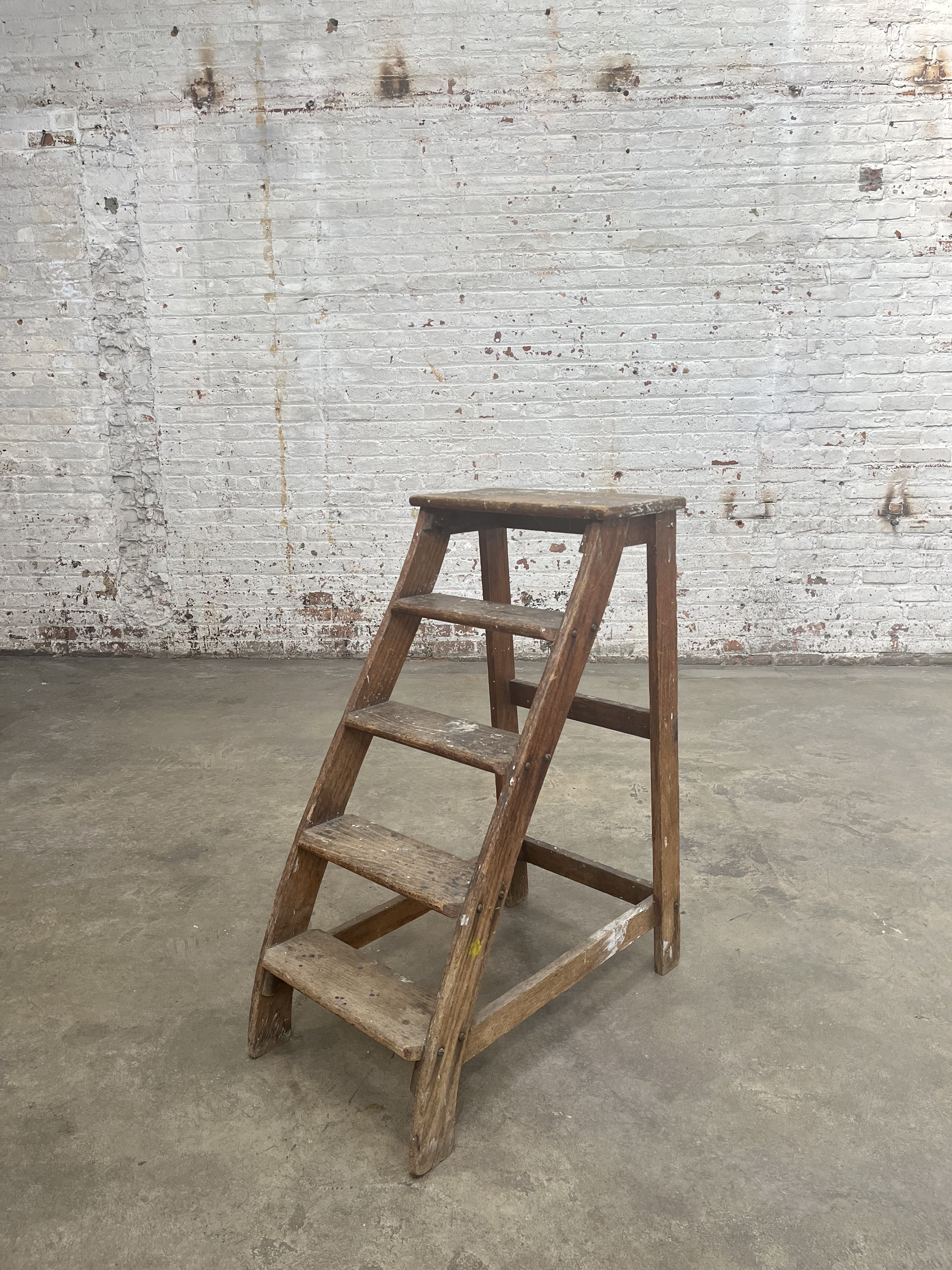 AL010 3' Curved Wood Ladder