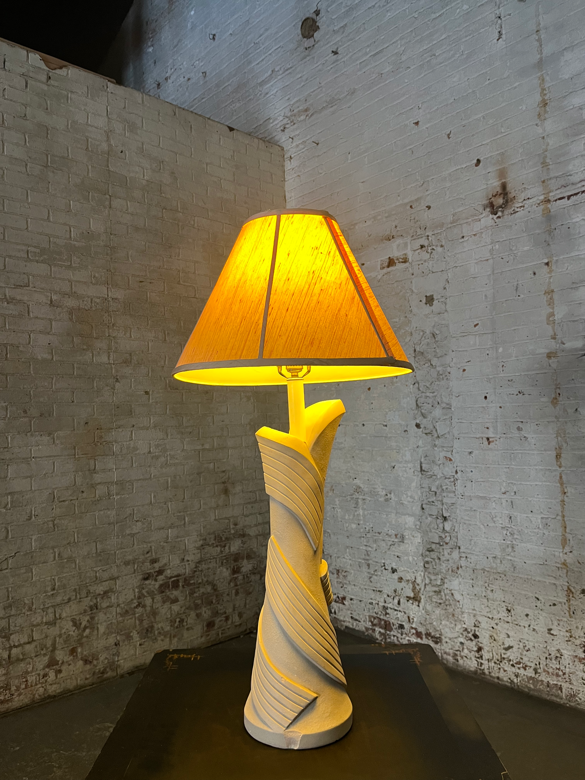 DL134 Vintage Abstract Textured Table Lamp