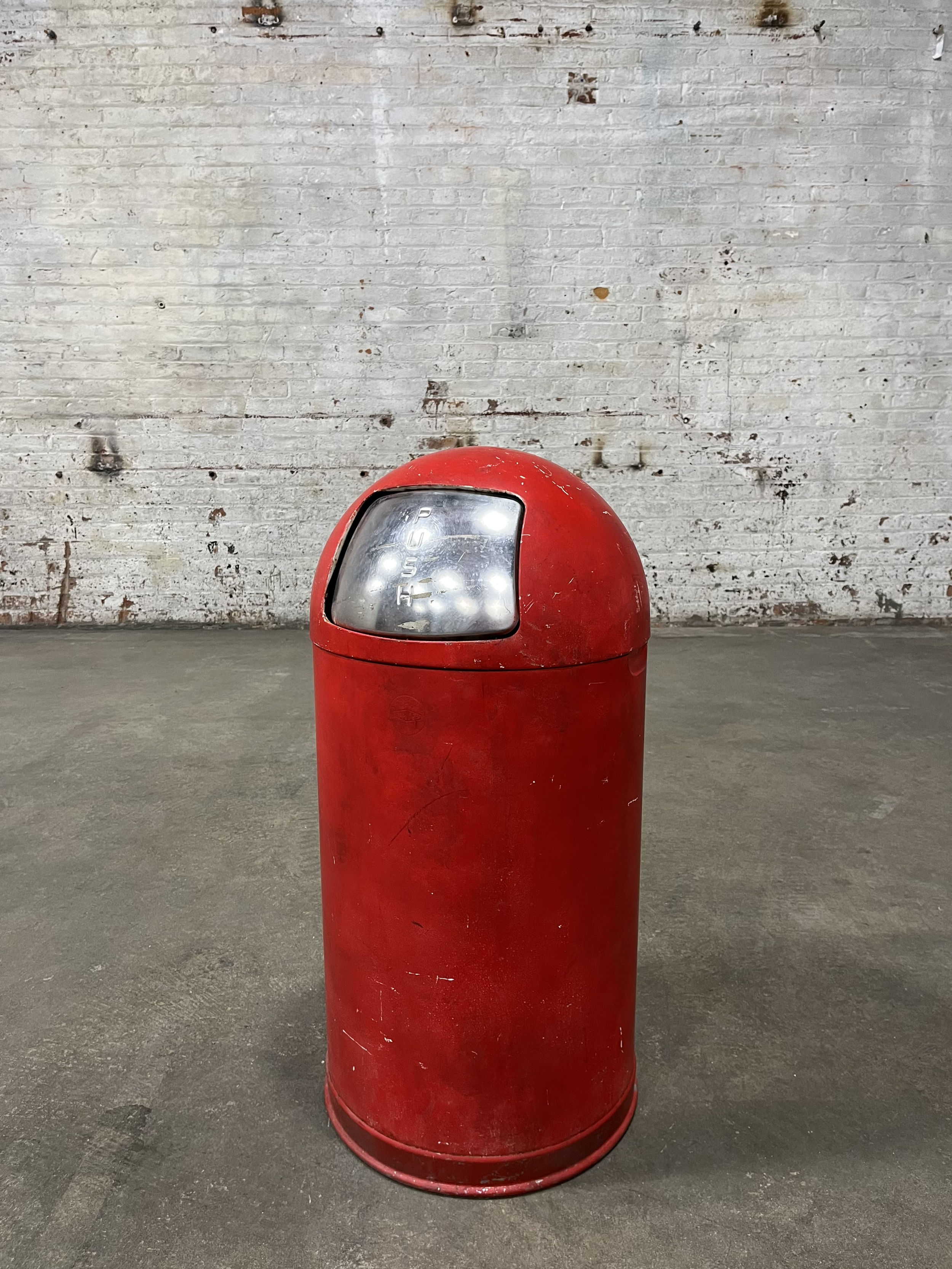 DF092 Aged Red Garbage Can