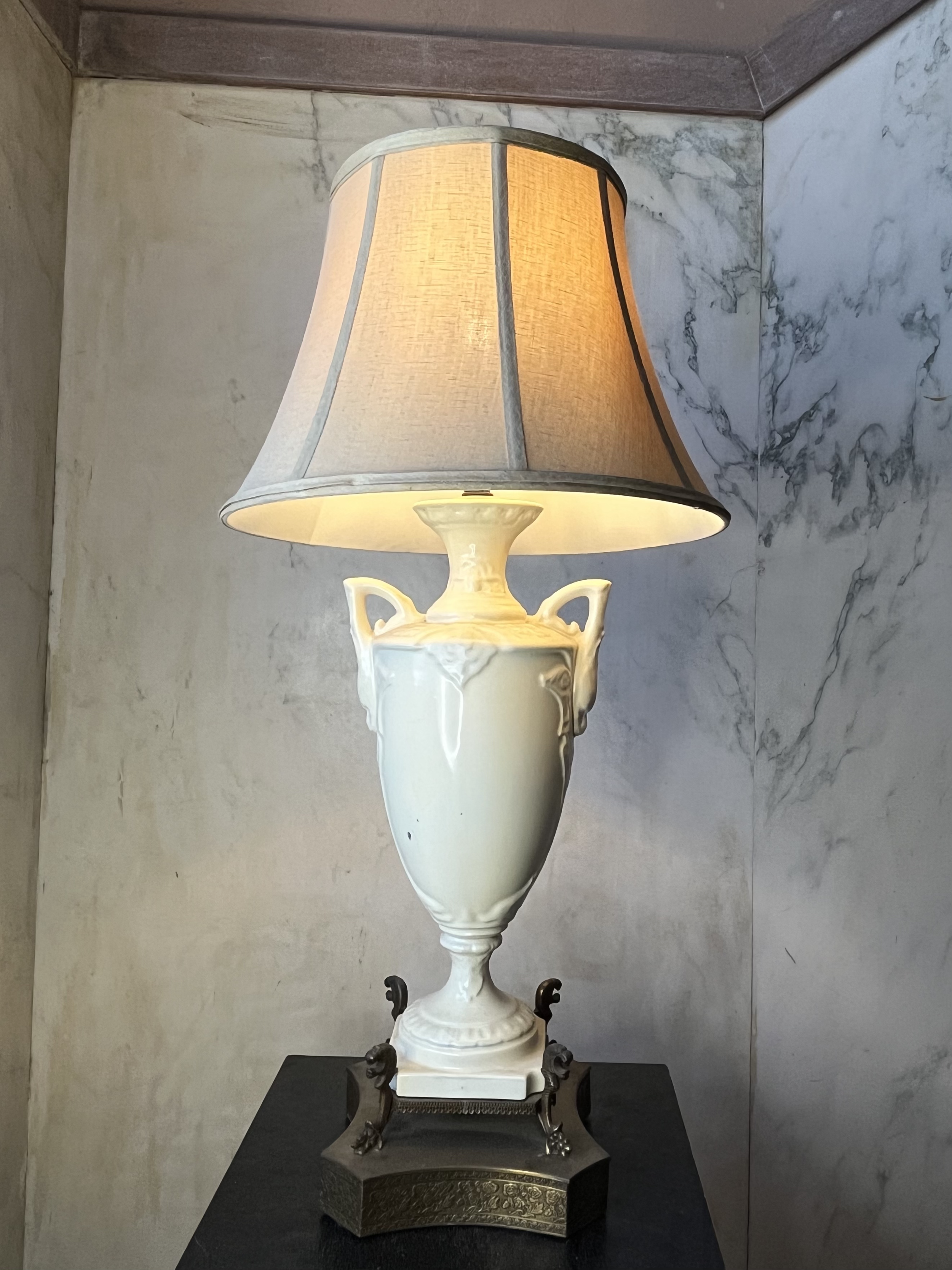 DL115-SS Vintage White Porcelain Amphora Style Table Lamp
