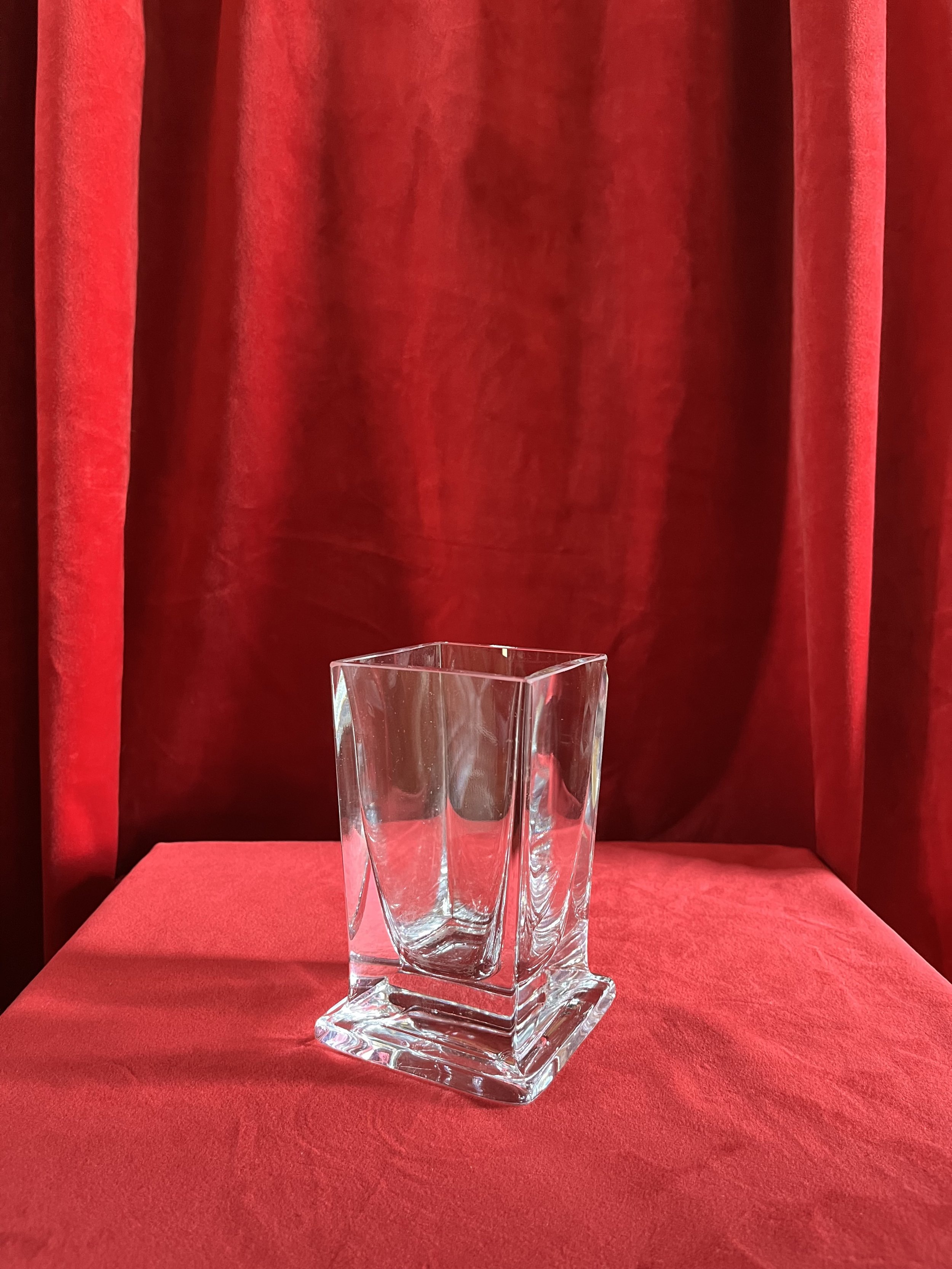 DG159-APT Square Crystal Vase