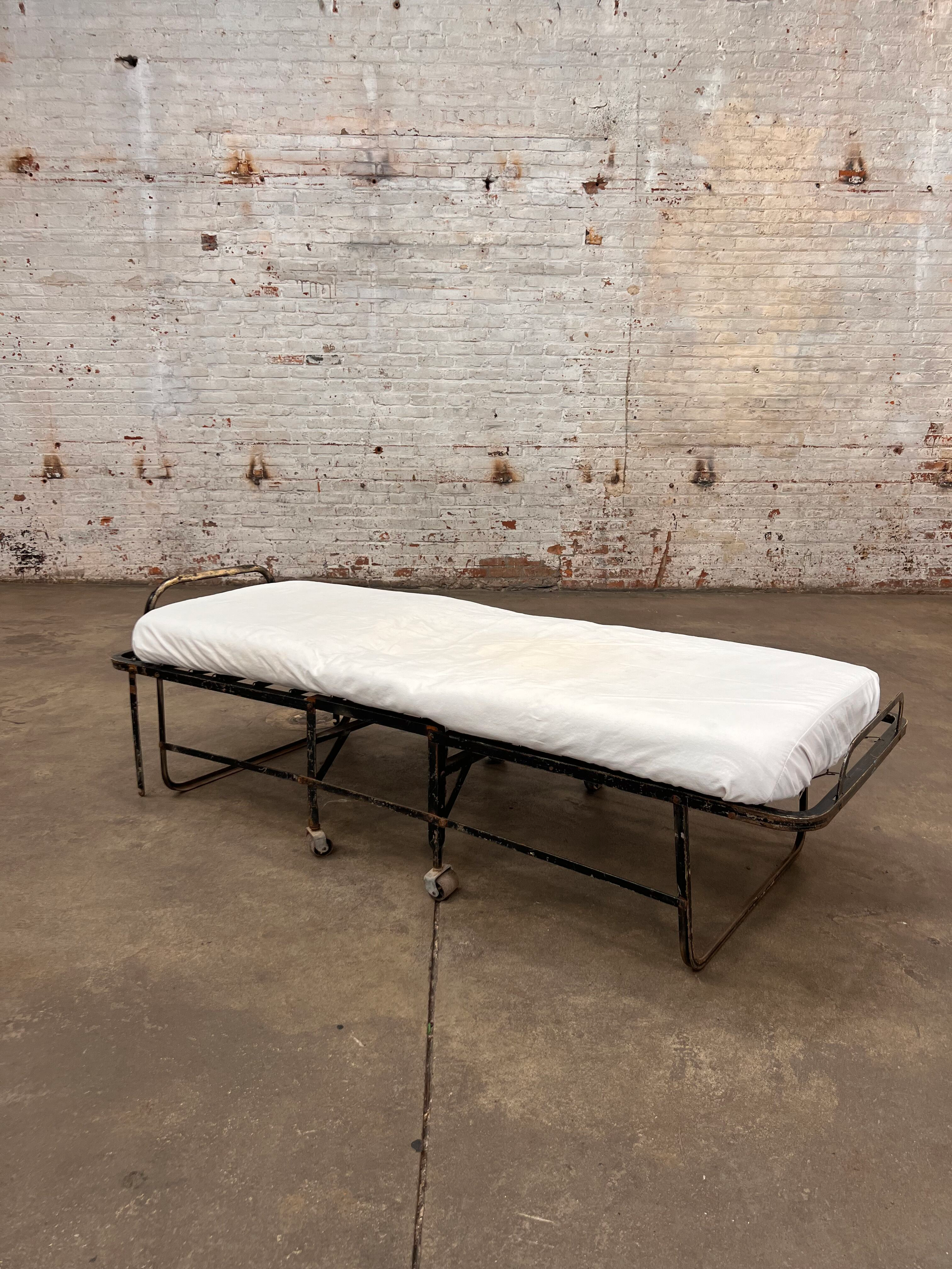 FB001 Antique Floral Foldable Sleeping Cot