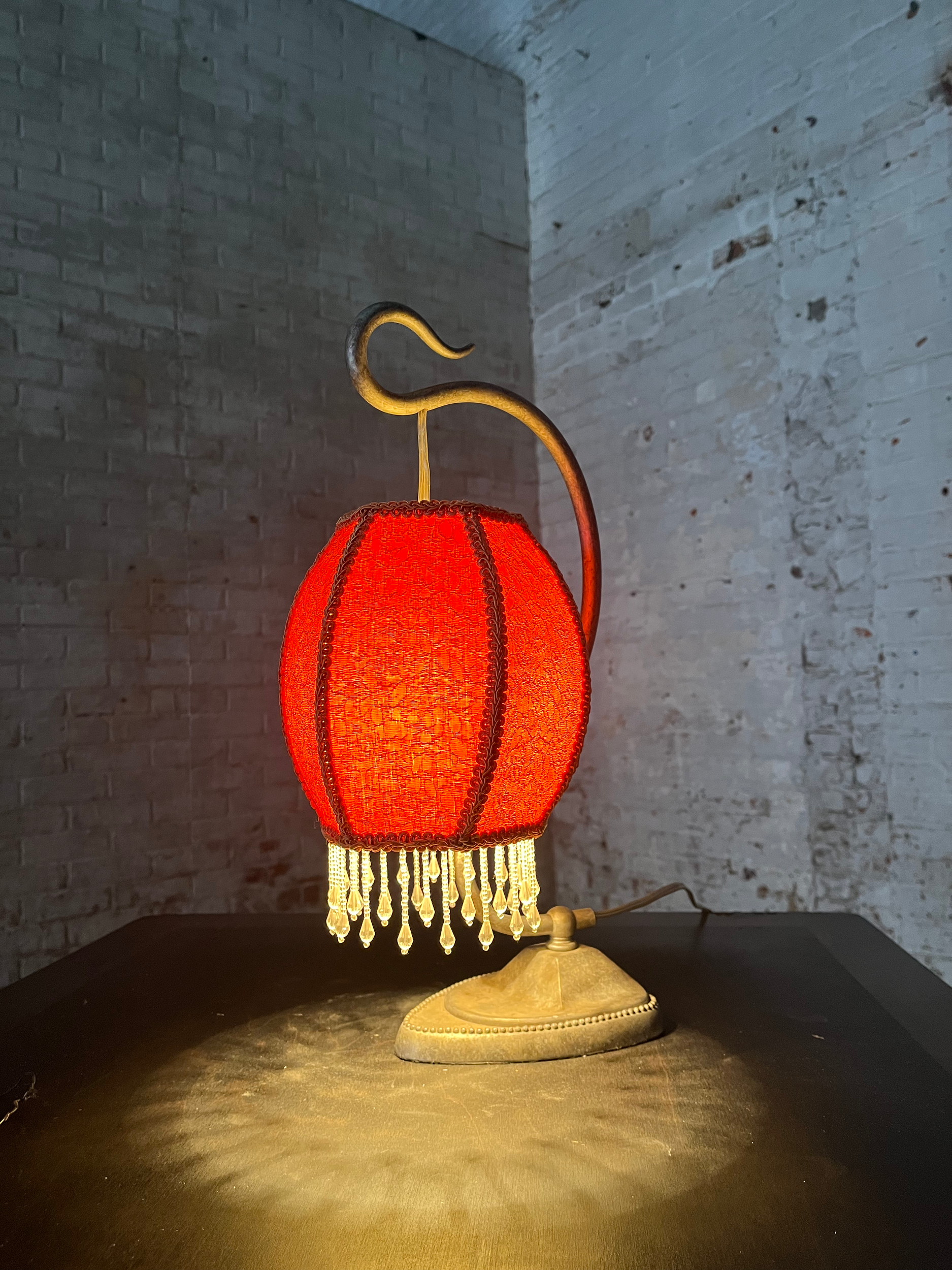 DL136 Vintage Red Beaded Table Lamp