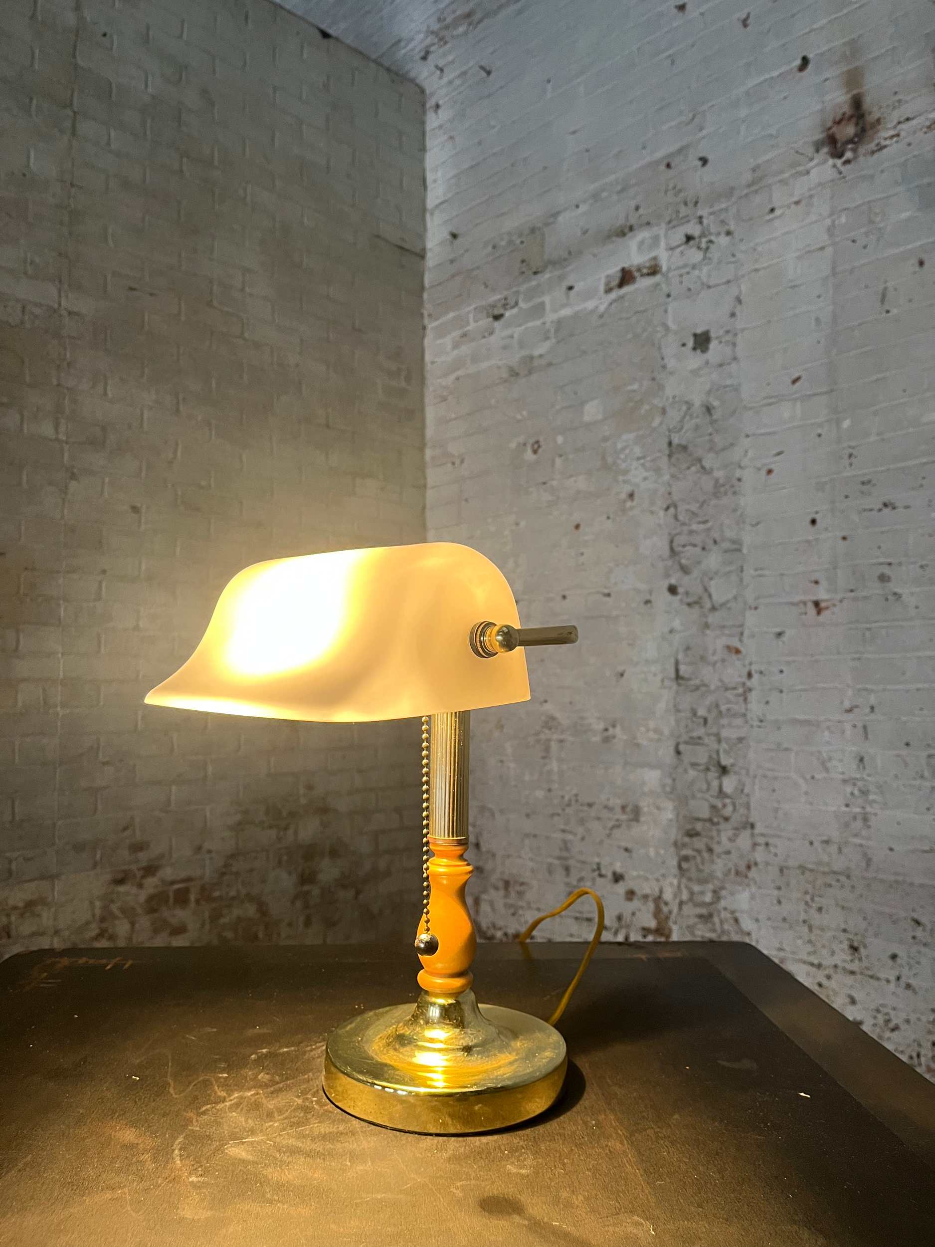 DL137 Classic Bankers Table Lamp