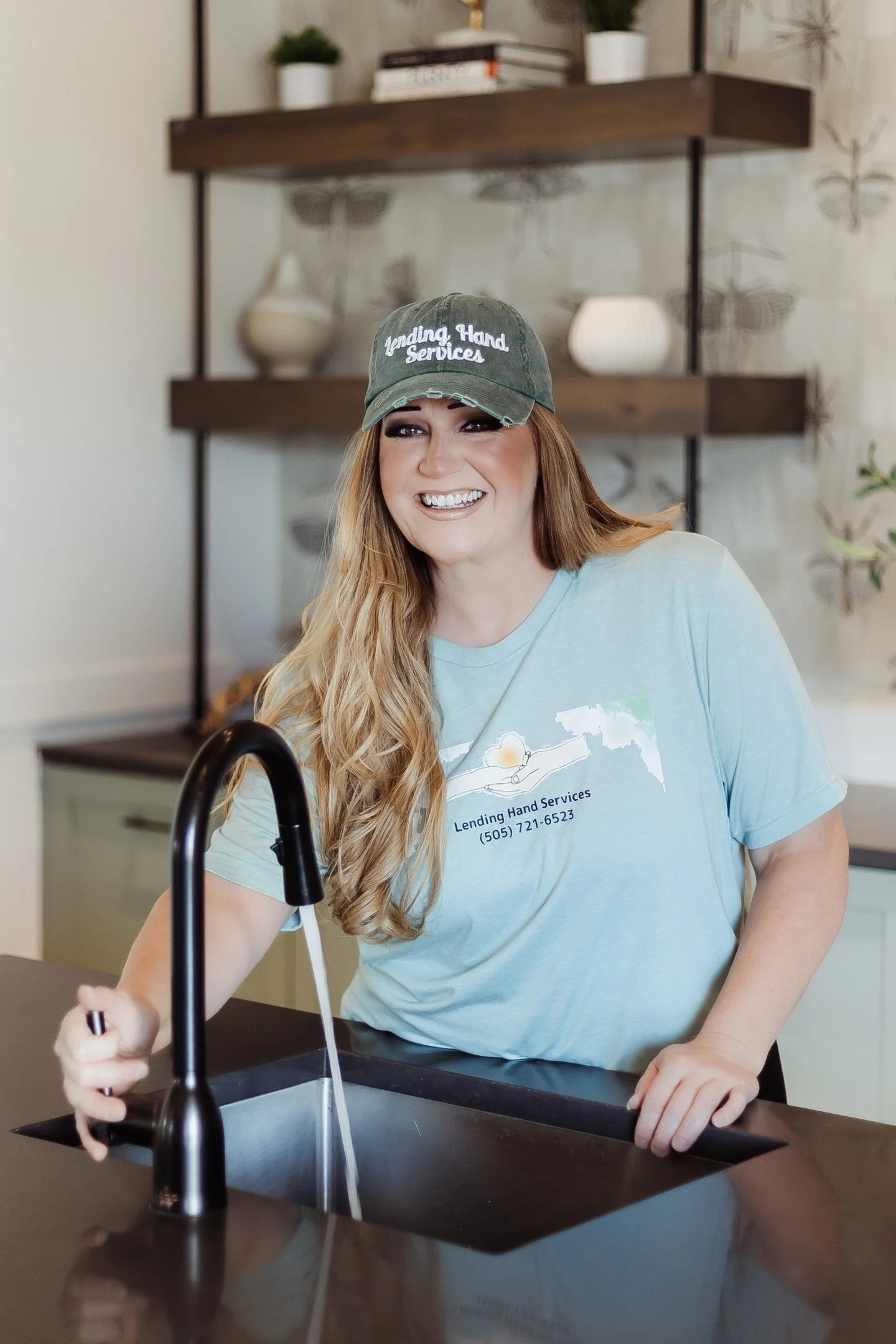 I did some quick branding photos for my friend, Heather. She owns Lending Hand Services. She does everything from cleaning, gardening, painting, dog or cat sitting, meal prep... the list goes on! She charges by the hour for whatever you need.

This i
