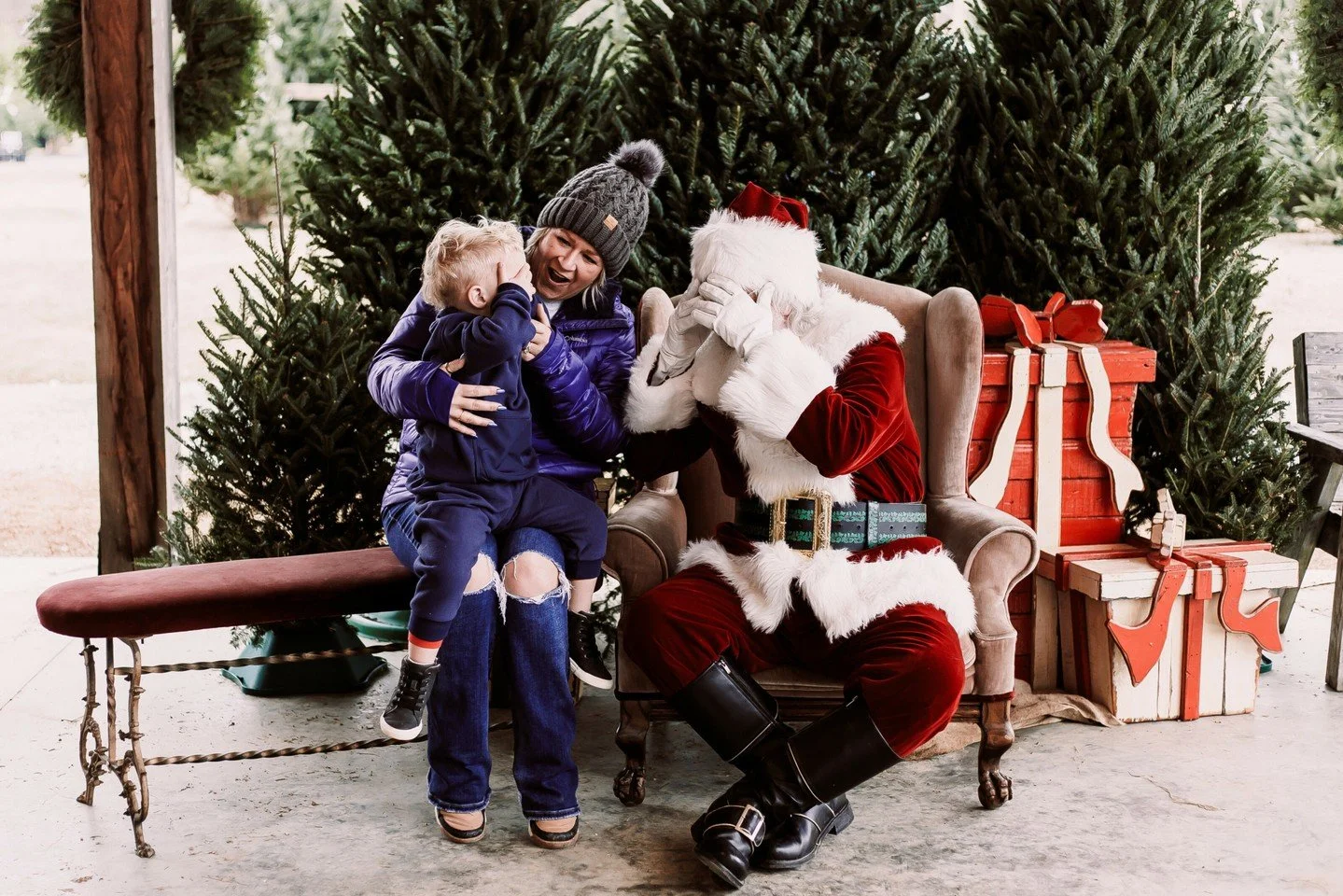 He was really shy, so we decided to play peek-a-boo with Santa. :-D

Link to the full article in our bio.

#bloomingimages #bloomingimagesphotography #NashvilleFamilyPhotographer #TennesseePhotographer #BigSkyFarmTN #SantaPhotosTN #SantaAtBigSkyFarm 