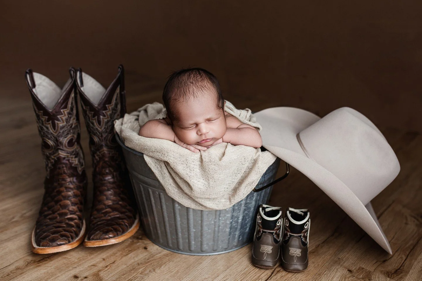 Luciano gave me a few smiles during his newborn shoot. The parents brought some extra props they wanted photographed with their baby (which is always welcomed!) The cowbody boots were handmade by their family.
.
.
.
.
.
.
.
*
*
*
*
*
#abqnewborn #abq