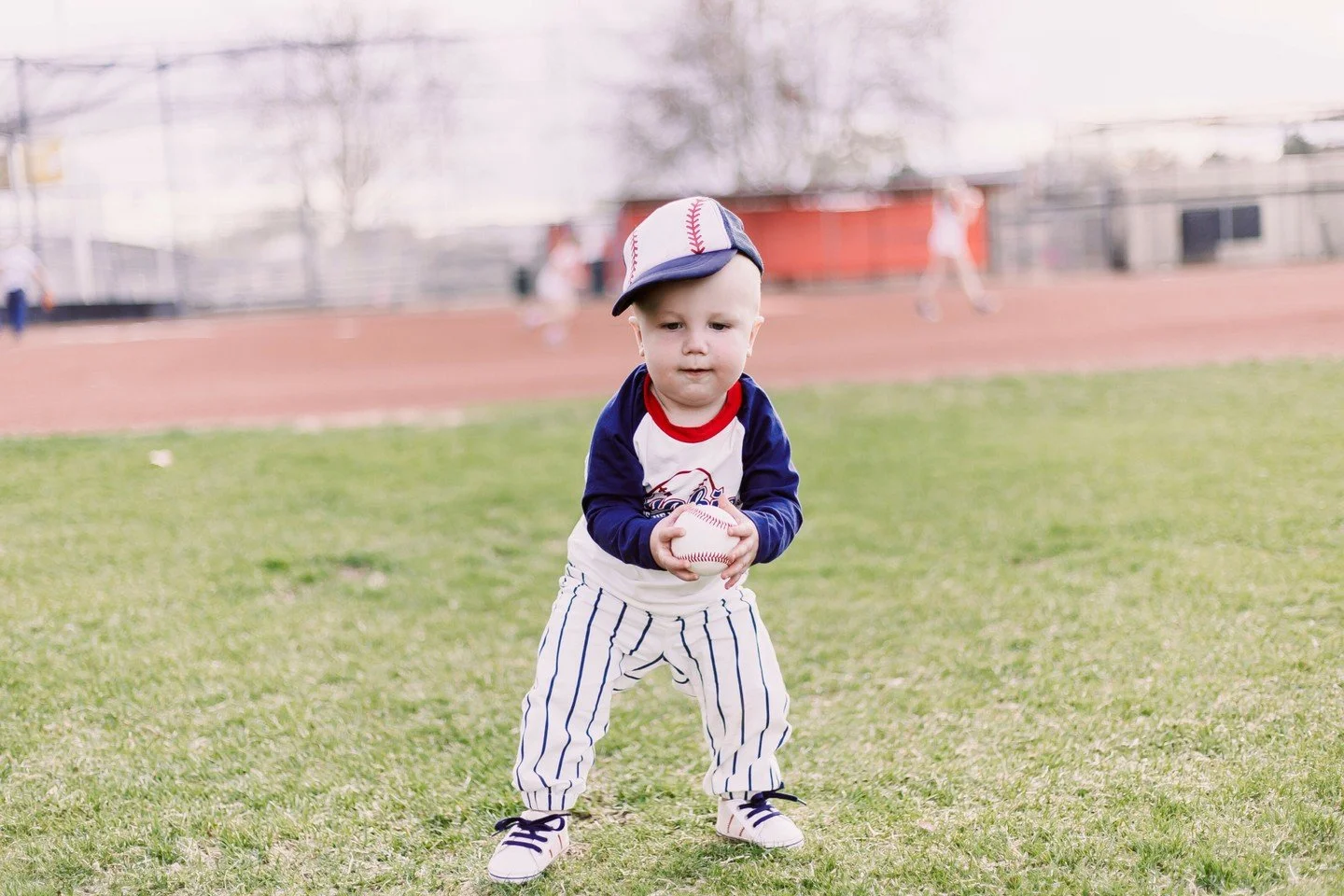 Gunnar&rsquo;s first birthday session was thoughtfully split into two parts. The first was a celebration at the baseball field, a perfect fit for a family whose life revolves around the game. It made the session feel personal and meaningful.

The sec
