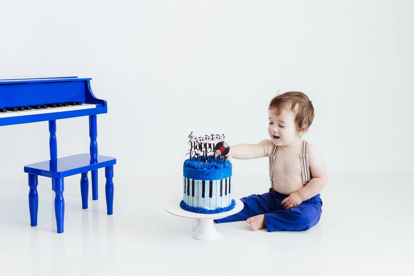 .
.
.
.
#abqkidsphotographer #personalitysession #ABQBirthdayFun #cakesmash #cakesmashphotographer #ABQCakeSmash #AlbuquerqueCakeSmash #NMCakeSmash #BurqueBabies #ABQKidsPhotography