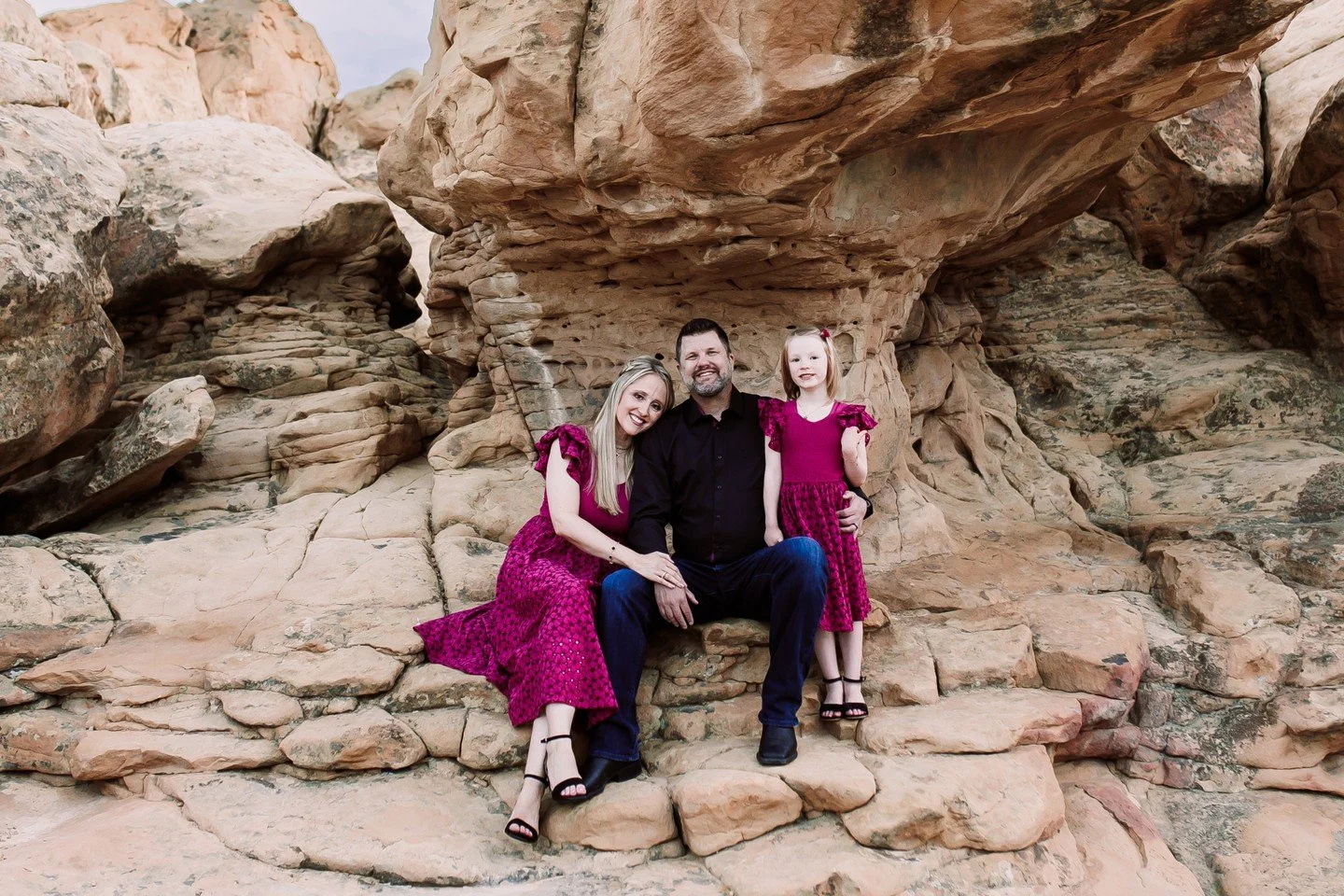 Sandstone Bluffs will always be one of my favorite places to shoot! Only an hour away from Albuquerque for these stunning cliffs! 
.
.
.
.
#albuquerquefamilyphotographer #abqfamilysession #bloomingimagesphotos #abqnmphotography #albuquerquefamilyphot