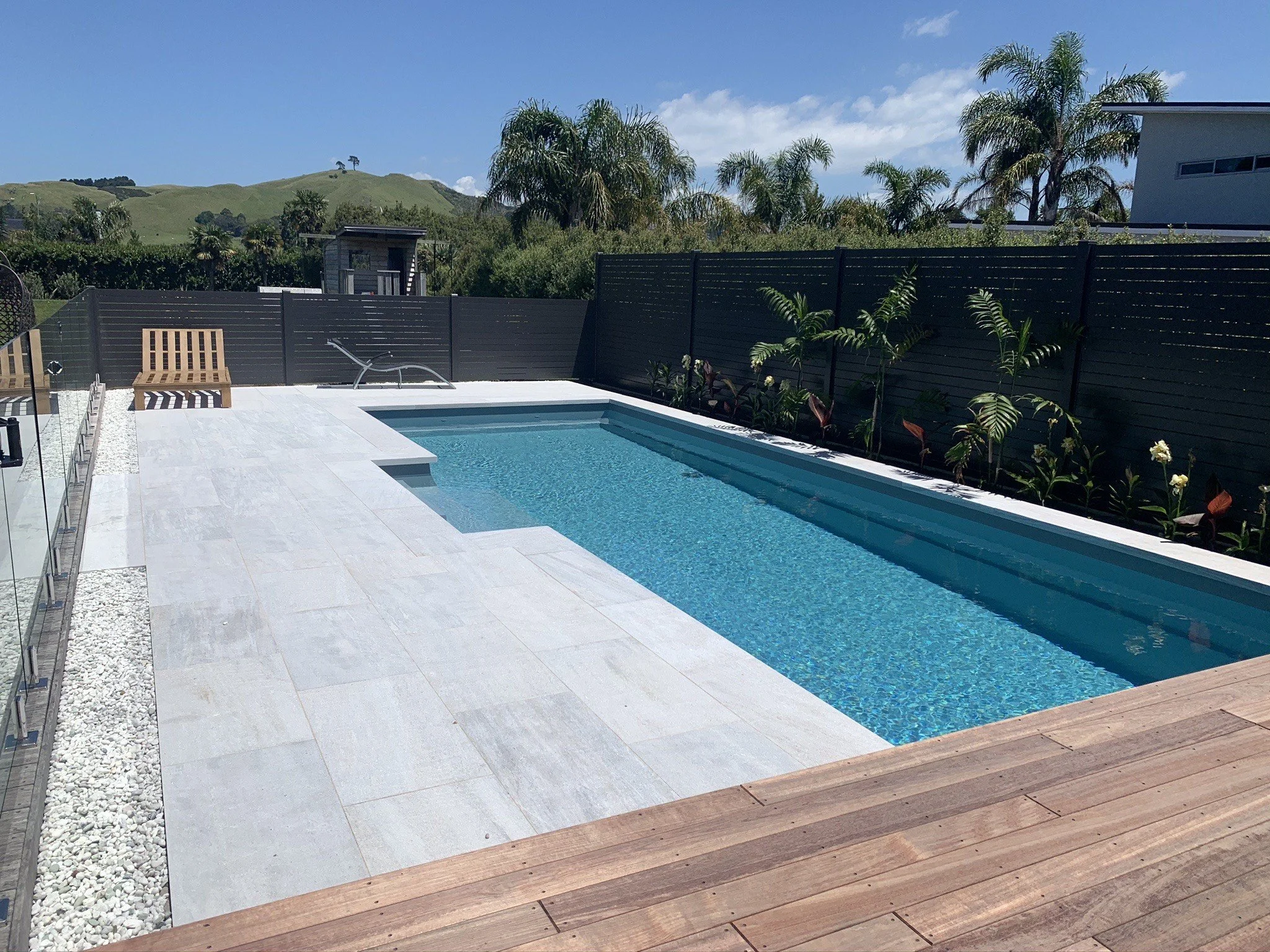 White Quartzite_600x350mm Dropface with 600x600mm Paving.jpg