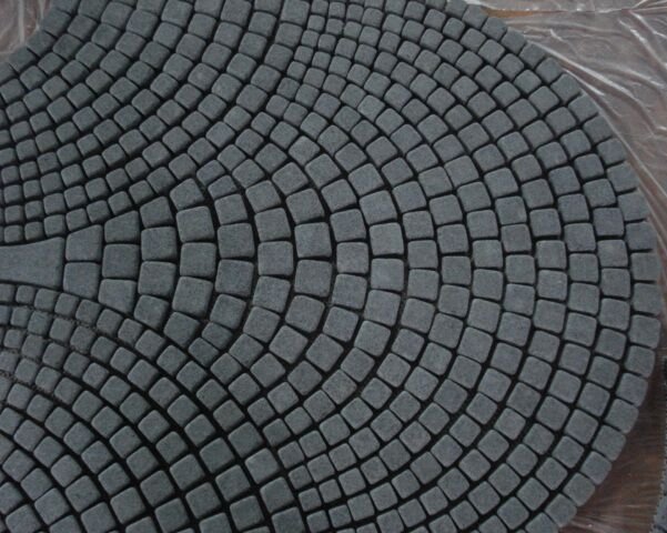 black-basalt-top-surface-sawn-cut-and-tumbled-2-e1536464599492.jpg