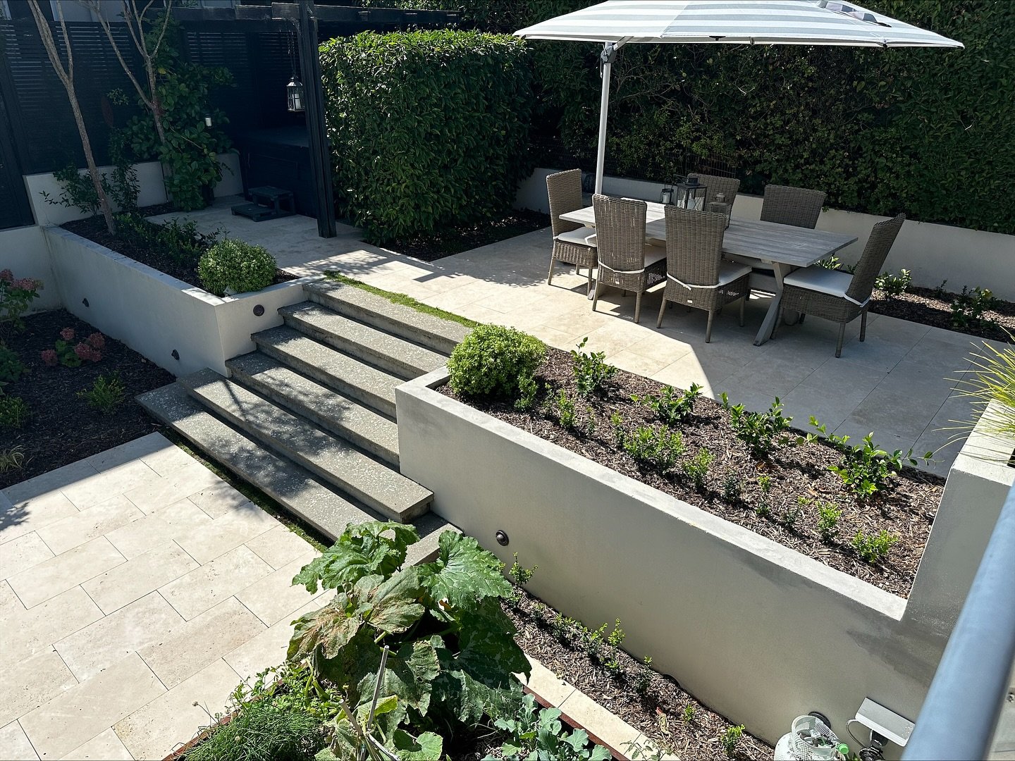 C L A S S I C  T R A V E R T I N E

Classic Travertine, Tumbled finish paving is becoming incredibly popular in NZ for its neutral earthy tones and timeless look. Suiting both modern and classic designs, it&rsquo;s a stone type to be considered for b