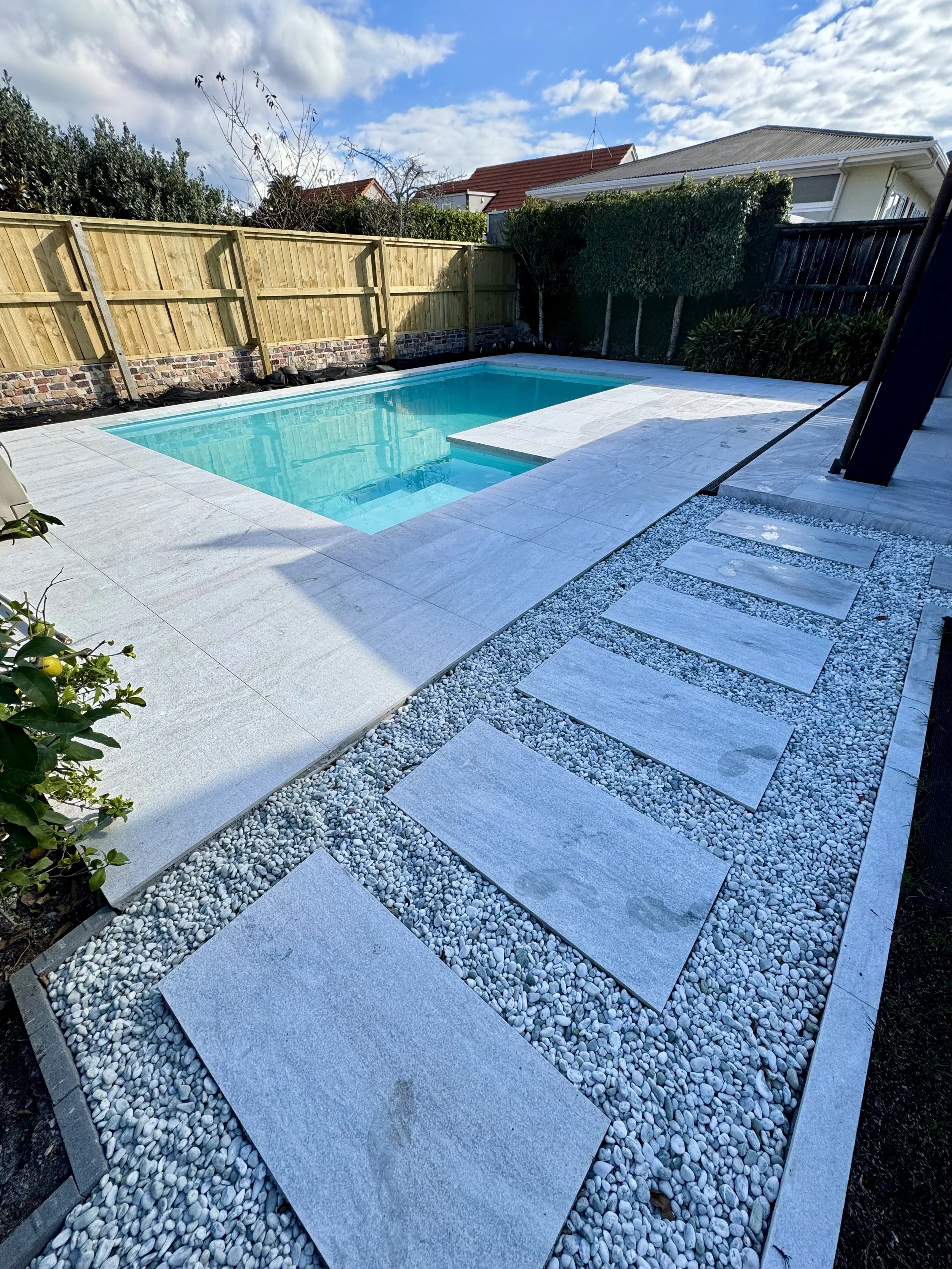 White Quartzite 1m Dropface with 1m x 500mm Paving (Copy) (Copy) (Copy) (Copy)
