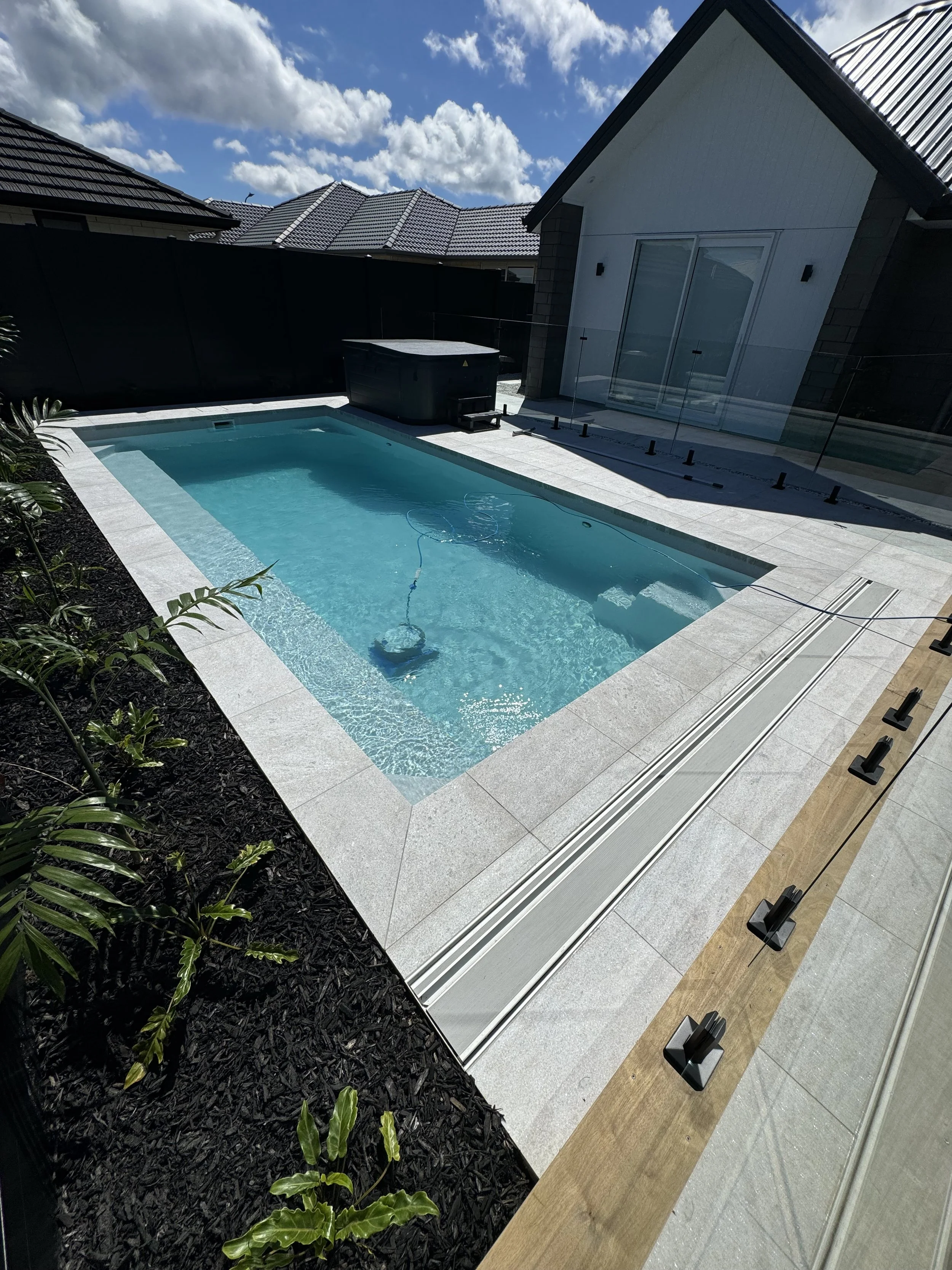 White Quartzite 1m x 400mm Dropface with 1m x 500mm Paving (Copy) (Copy) (Copy) (Copy)