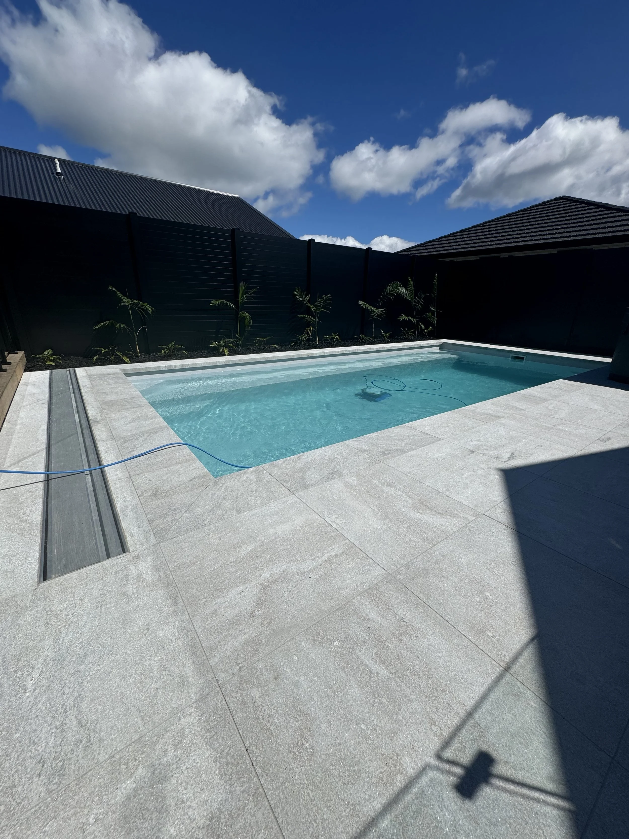 White Quartzite 600 x 350mm Dropface with 6 x 6 Paving (Copy) (Copy) (Copy) (Copy)