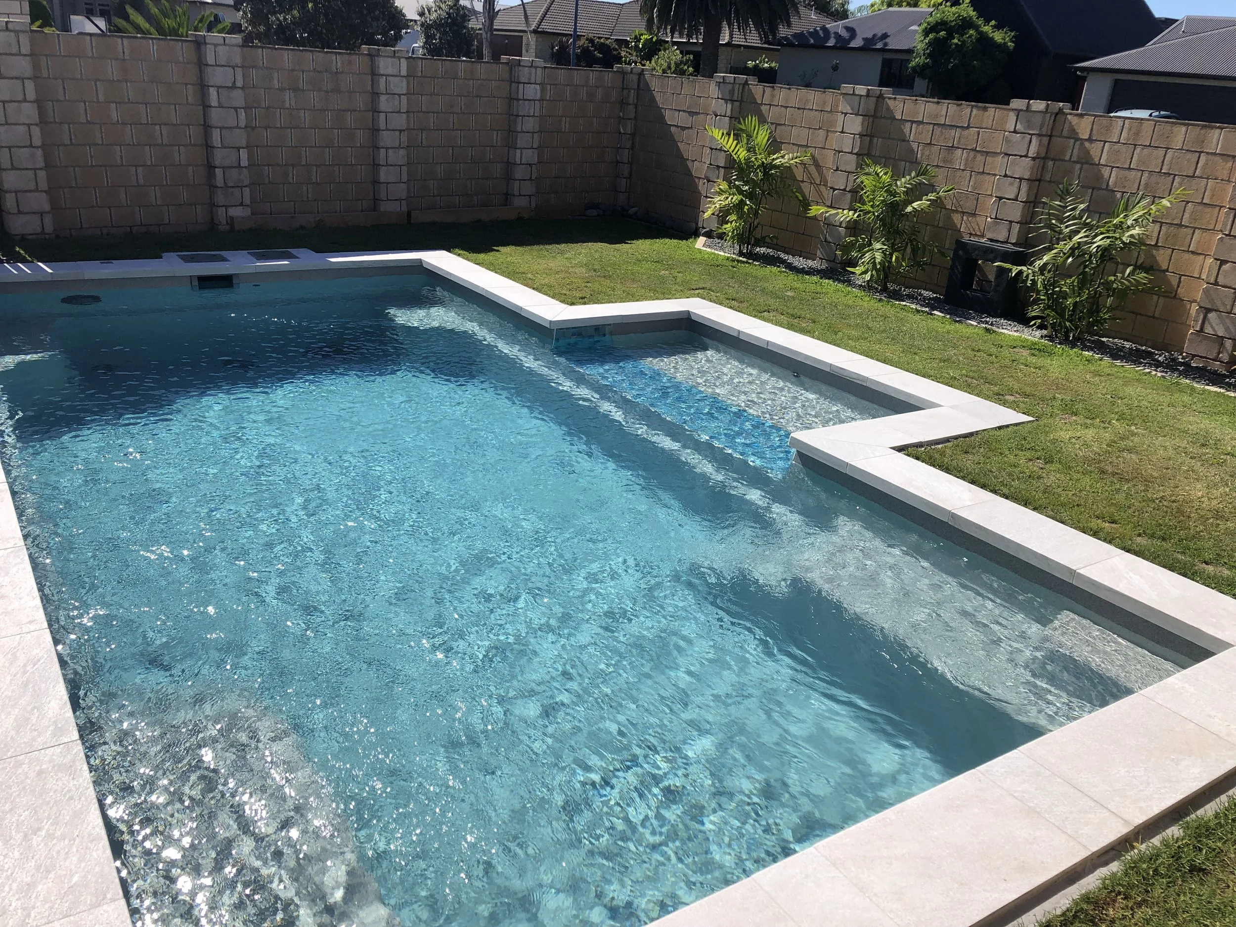 White Quartzite 600 x 350mm Dropface Coping (Copy) (Copy) (Copy) (Copy)