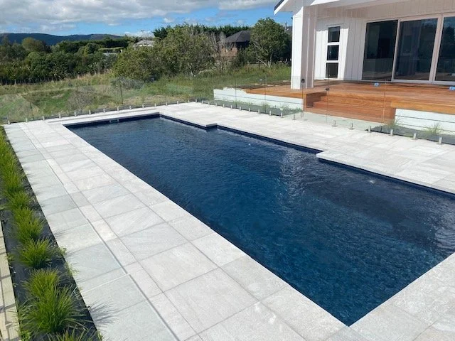 White Quartzite 600 x 350mm Dropface with 6 x 6 Paving (Copy) (Copy) (Copy)